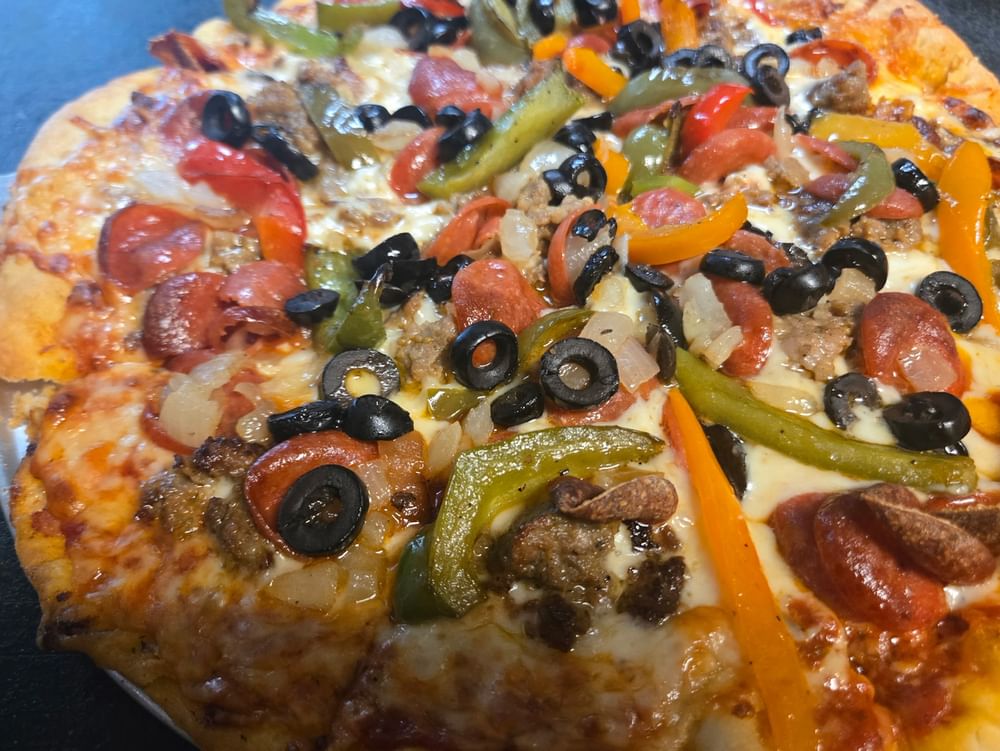 Small Deluxe Pizza