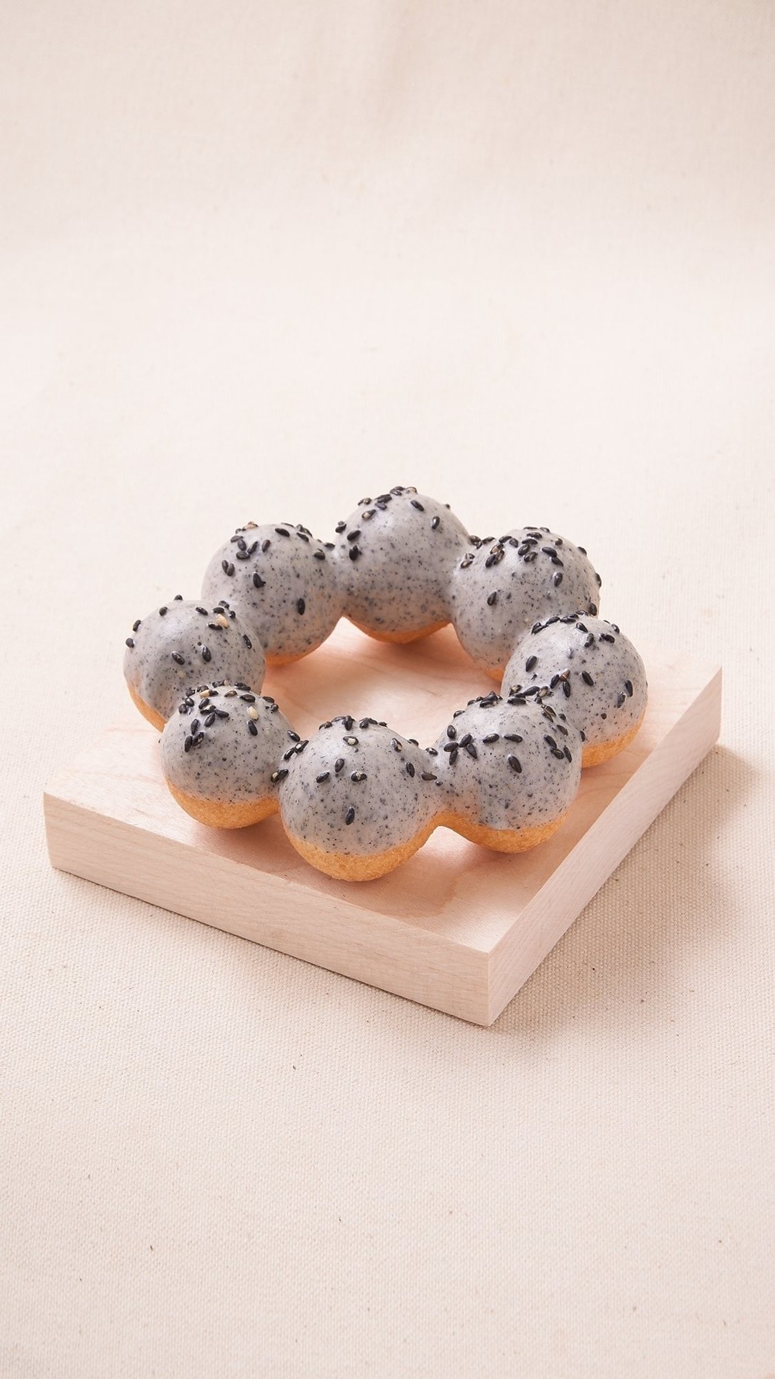 Black Sesame Mochi Donut / 黑芝麻甜甜圈