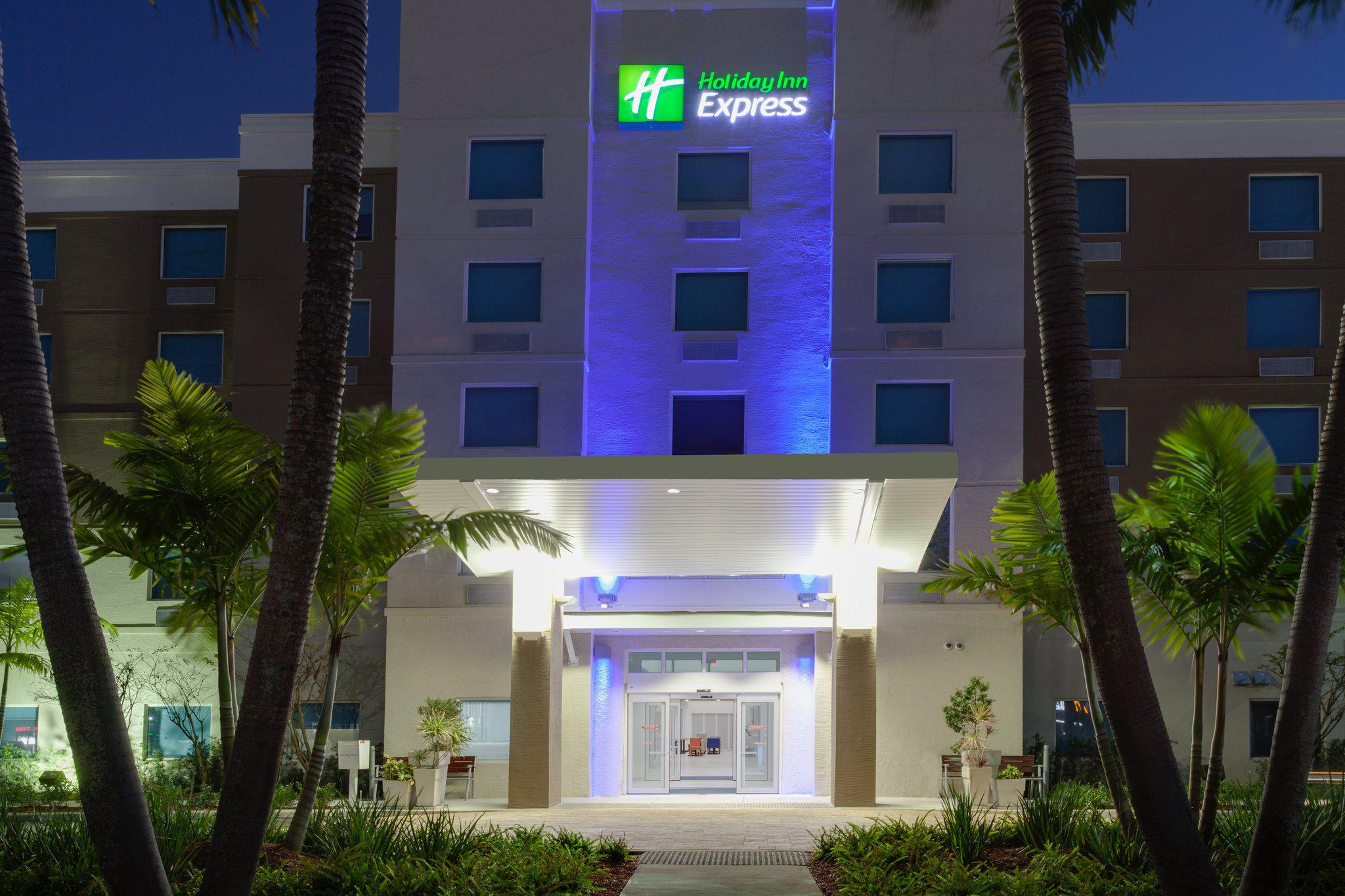 Holiday Inn Express & Suites Ft. Lauderdale Airport/Cruise Photo