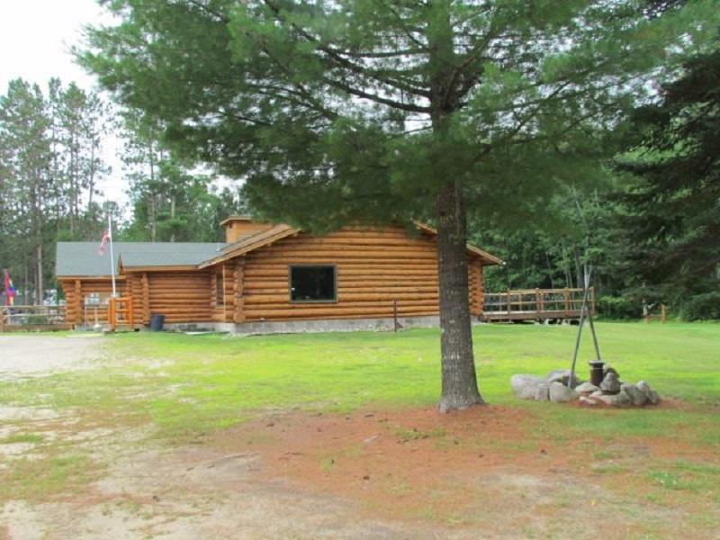 Scenic Pines Smokehouse Bar and Grille Logo