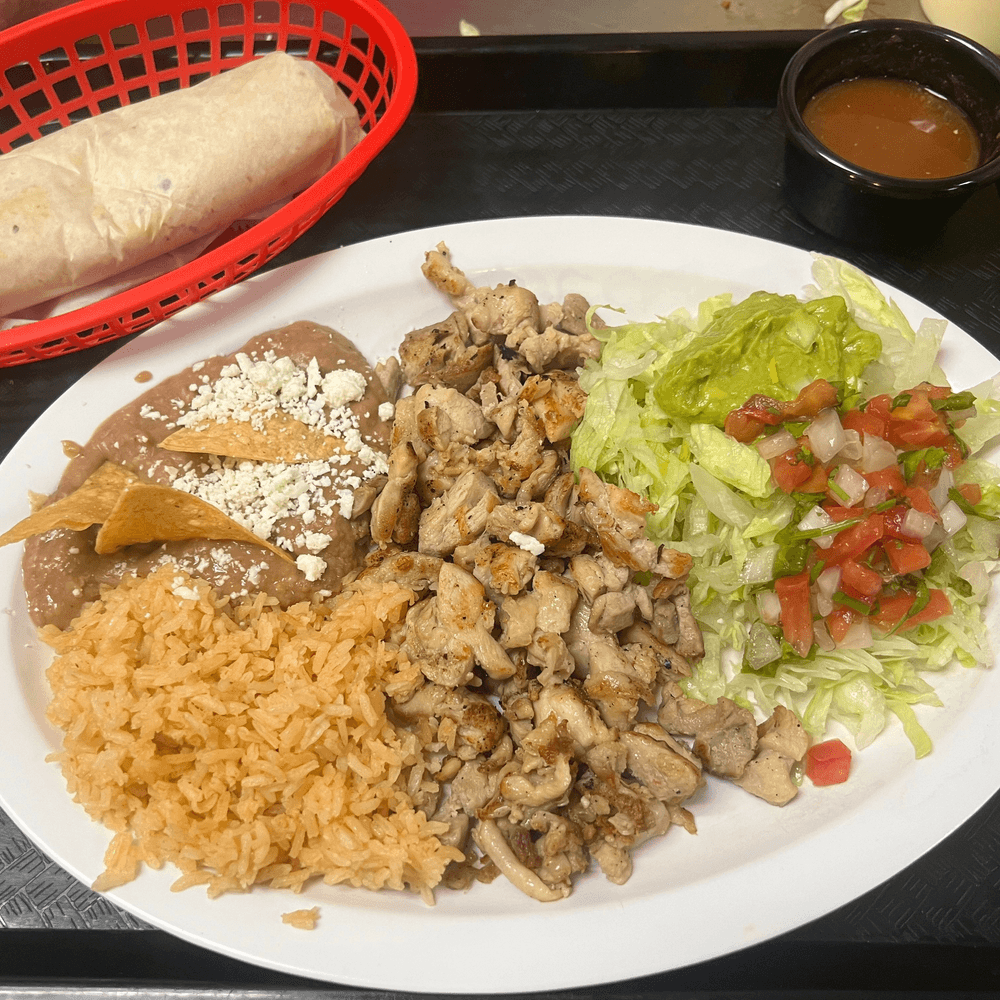 Pollo Asado Plate Con Arroz Y Frijoles