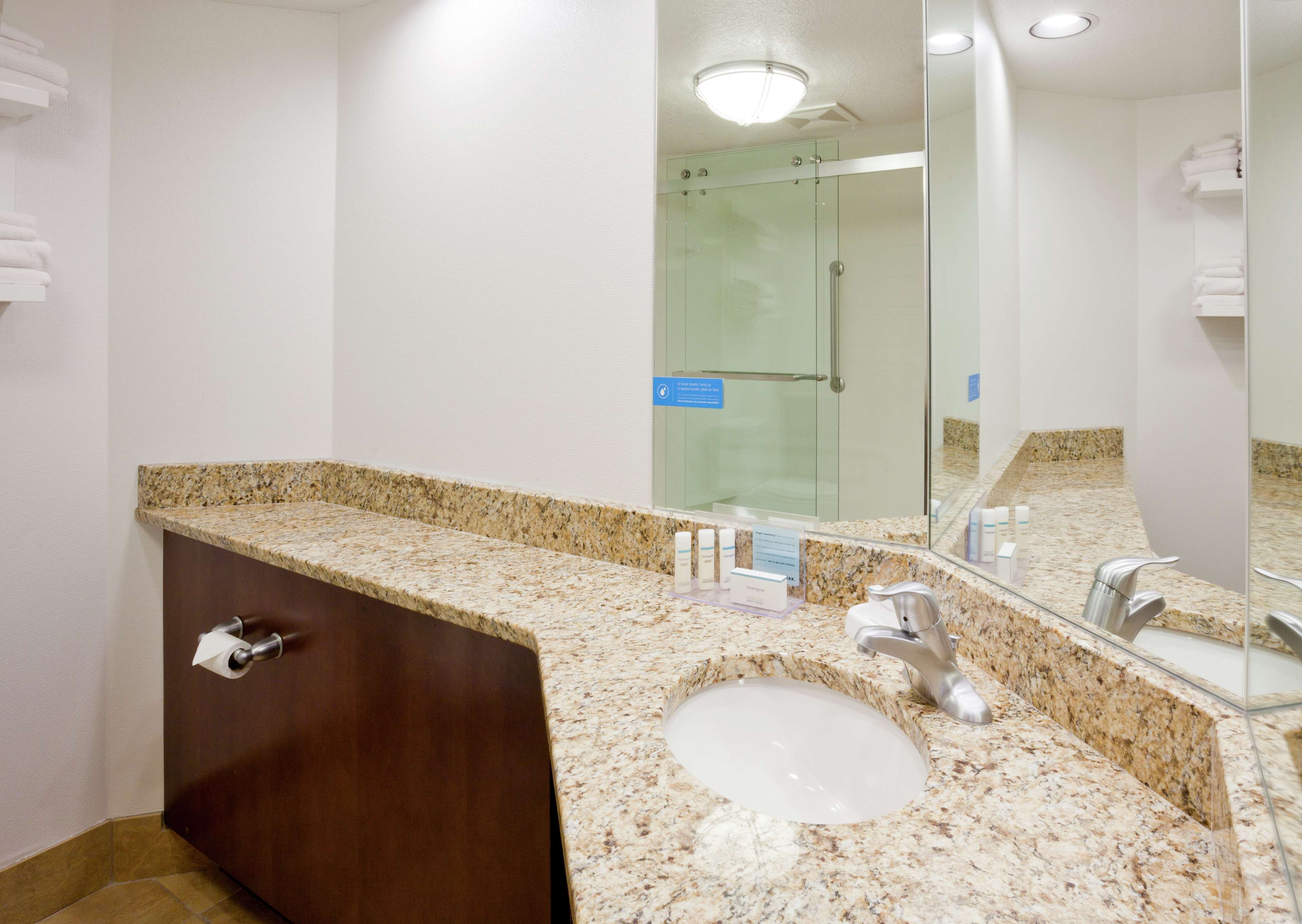 Guest room bath