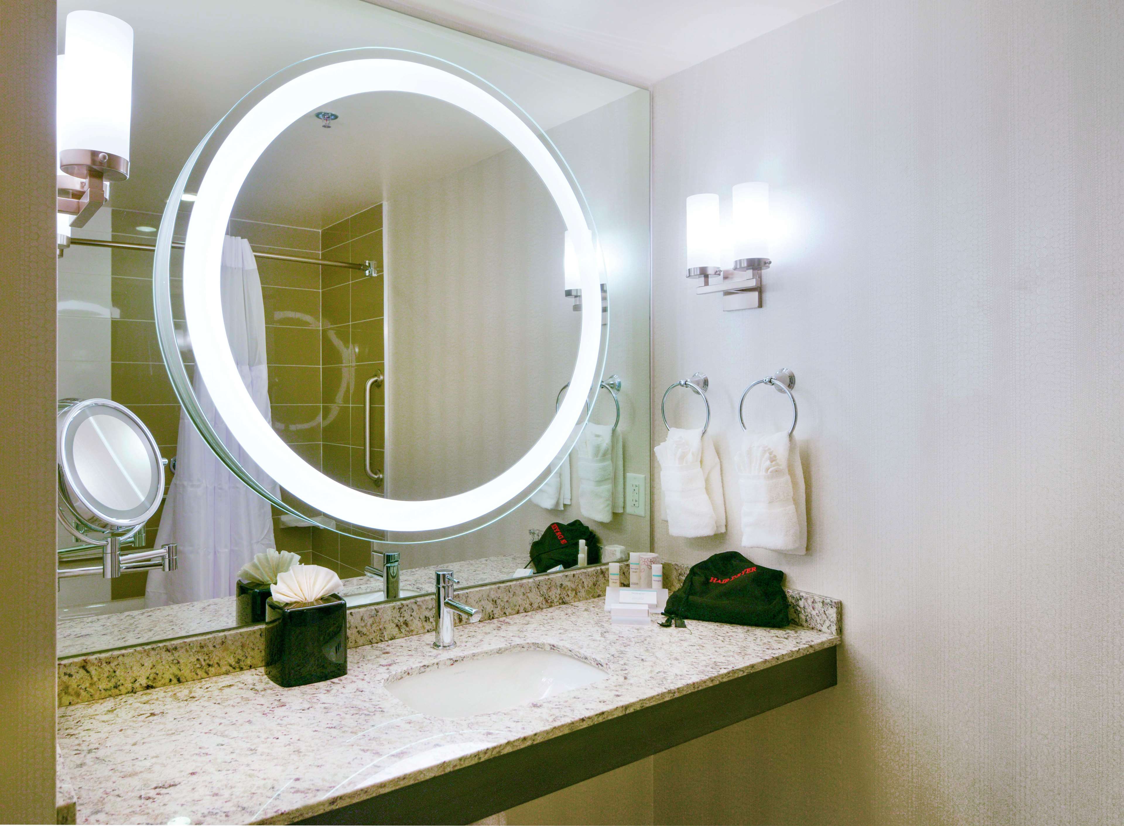 Guest room bath