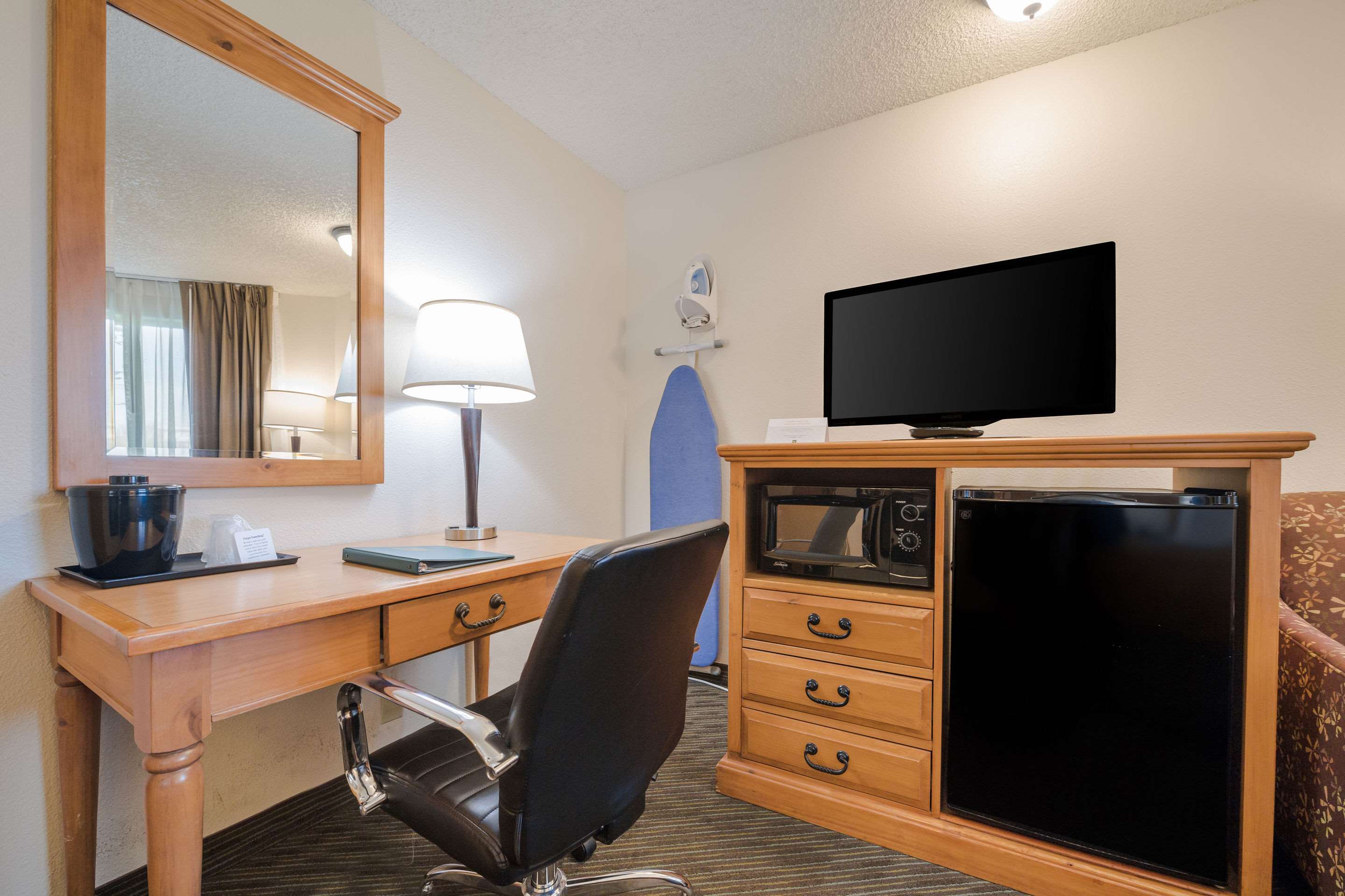 Quality Inn & Suites Silverdale Bangor-Keyport Photo