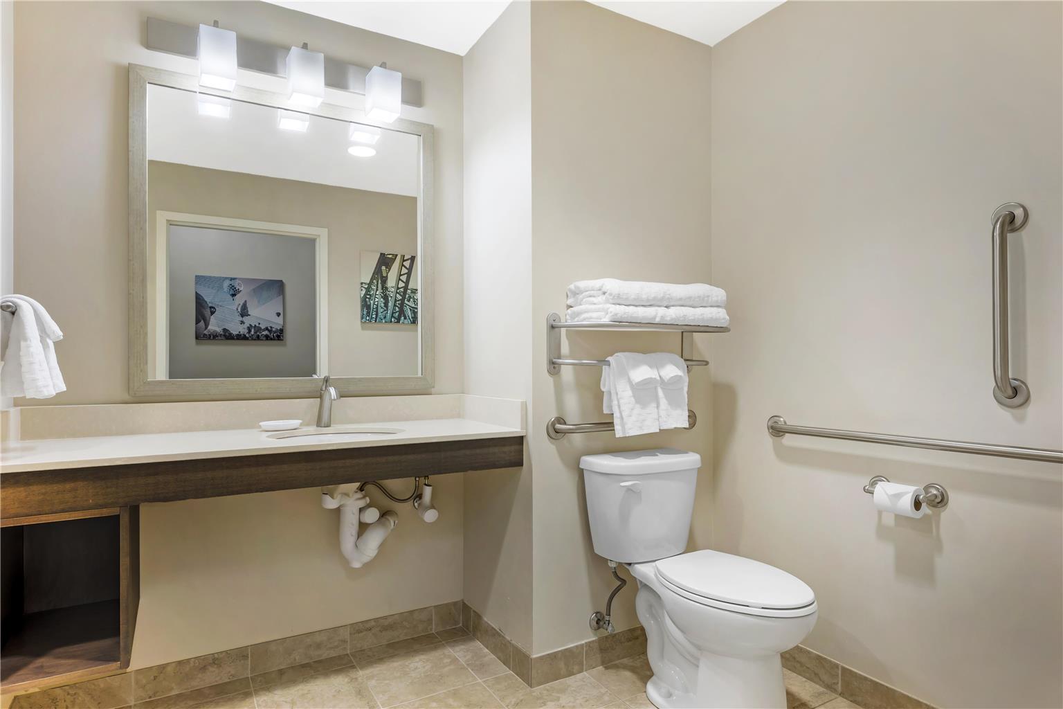 Best Western Plus Centralia Hotel & Suites Image