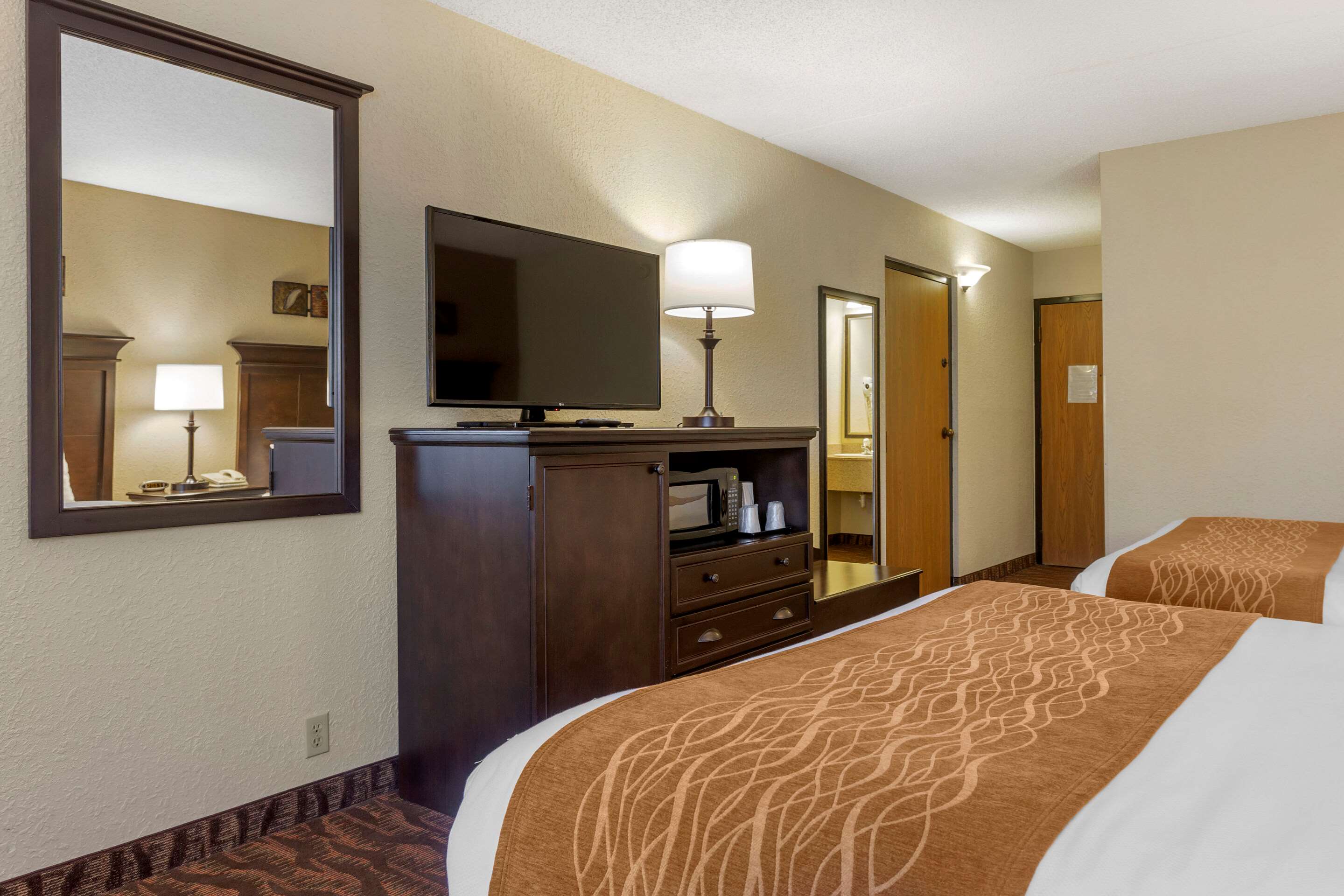 Comfort Inn At Thousand Hills Photo