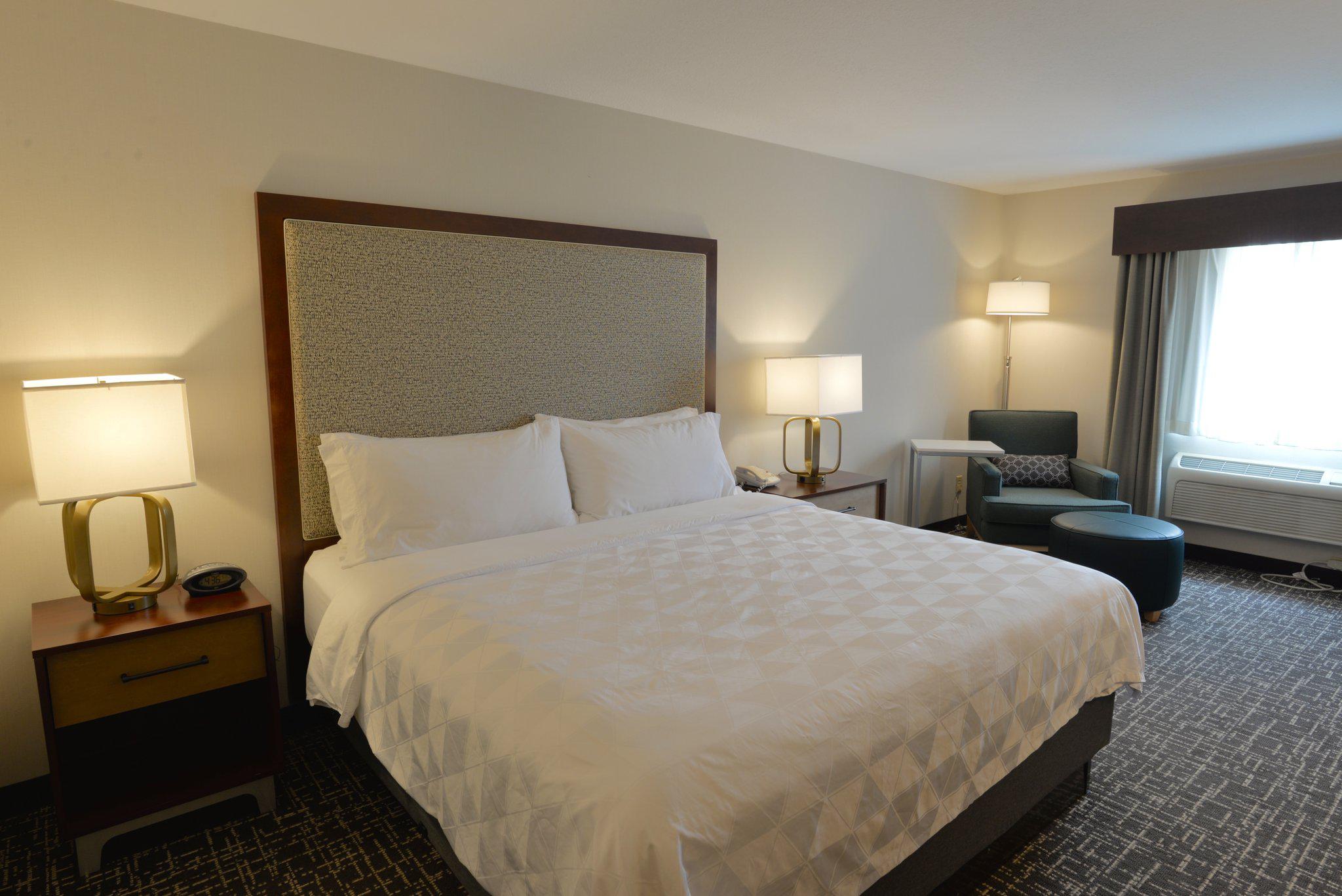 Holiday Inn & Suites Minneapolis - Lakeville Photo