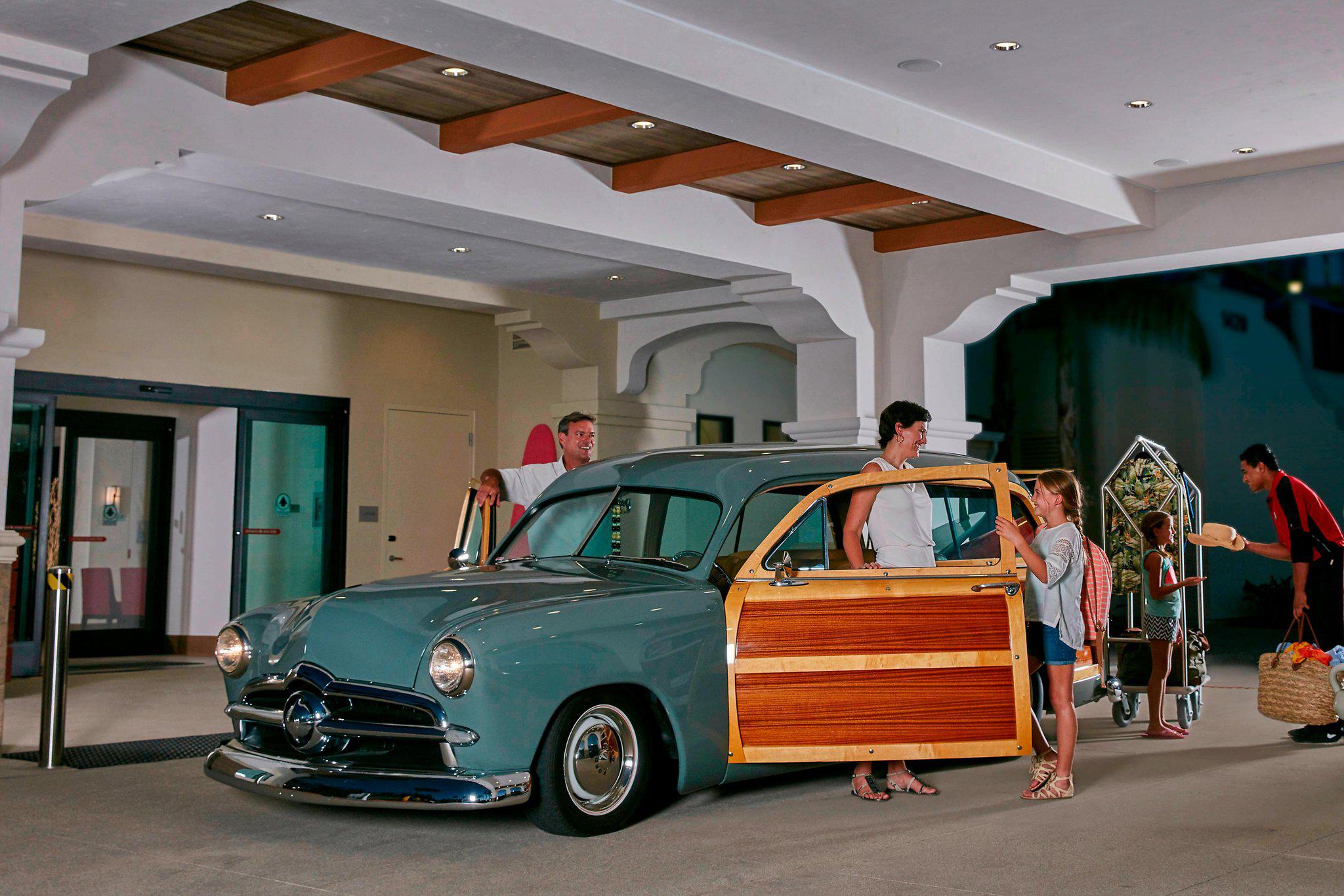 Courtyard by Marriott Anaheim Theme Park Entrance Photo