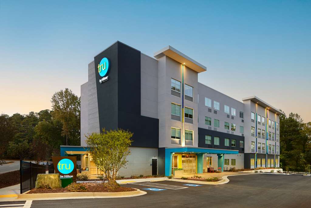 Tru by Hilton Atlanta Northlake Parkway Image