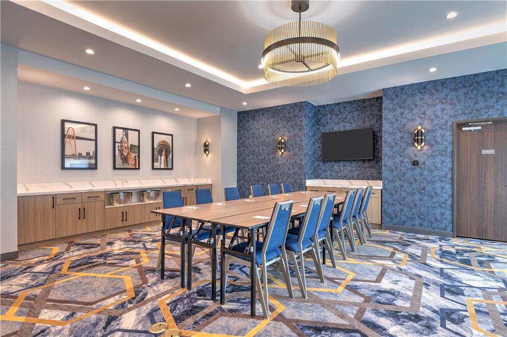 Hampton Inn and Suites Irving Hwy 183 Image