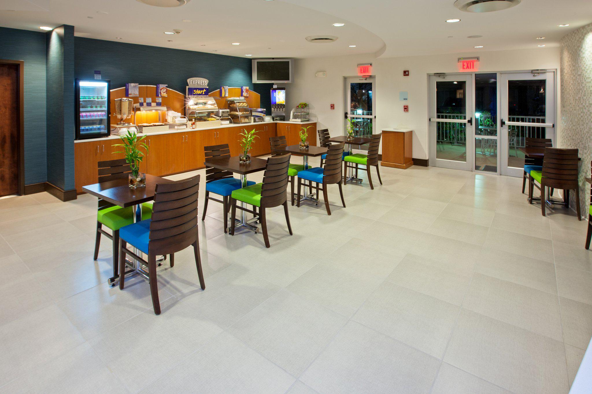 Holiday Inn Express Indianapolis - Fishers Photo