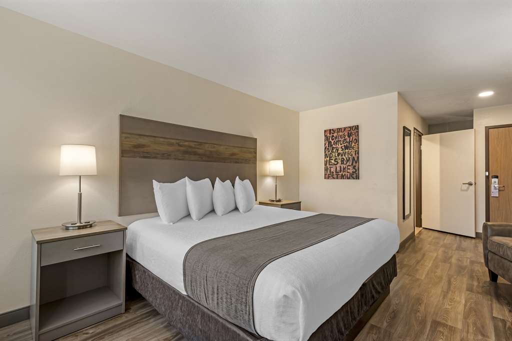 Best Western Plus Waterloo & Cedar Falls Image