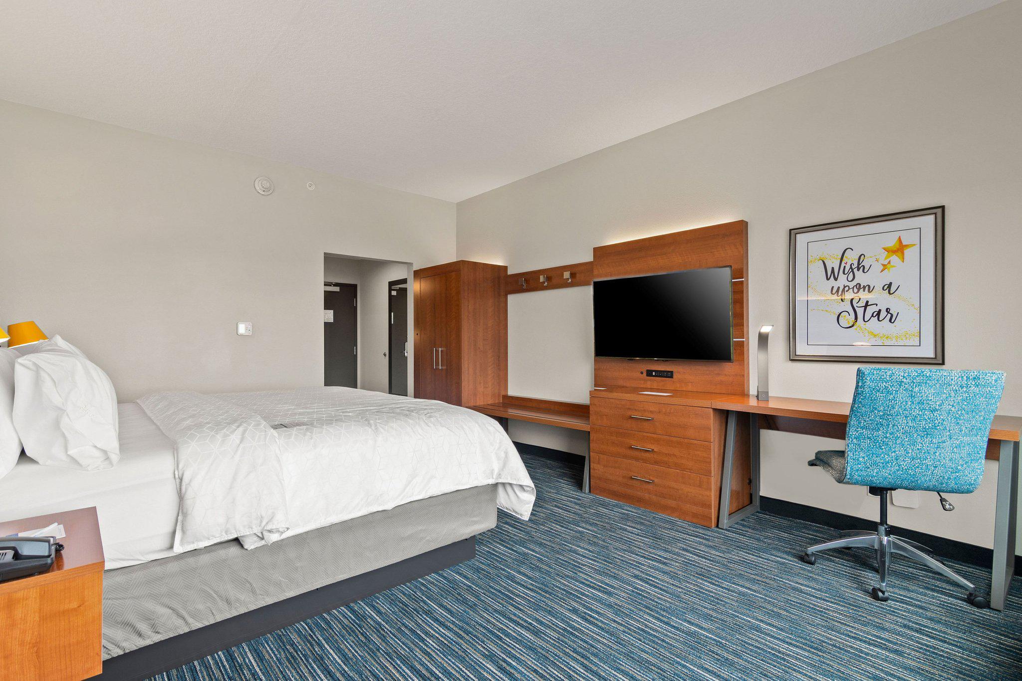 Holiday Inn Express & Suites Orlando - Lake Buena Vista Photo