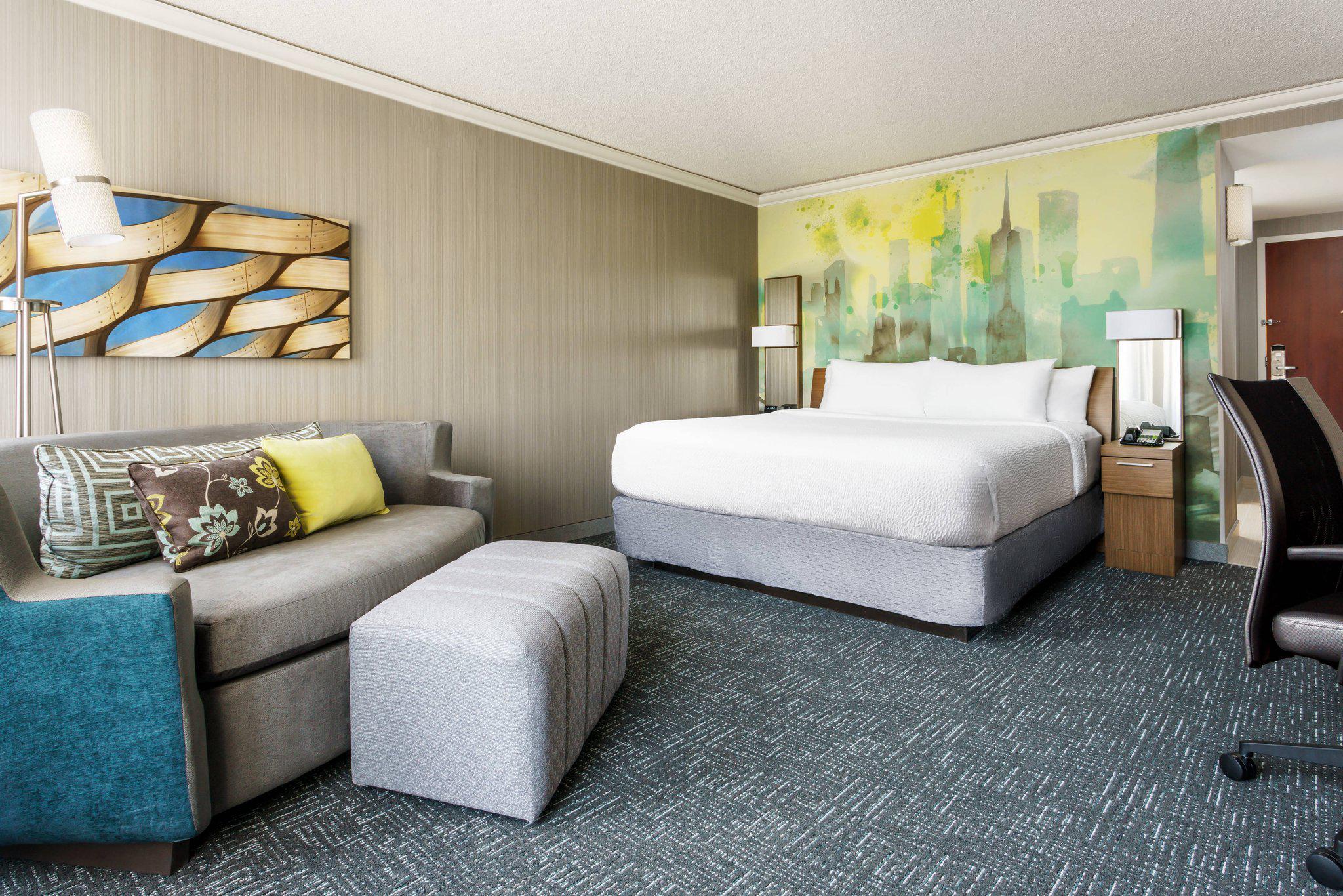Courtyard by Marriott Chicago Downtown/Magnificent Mile - OPEN Photo