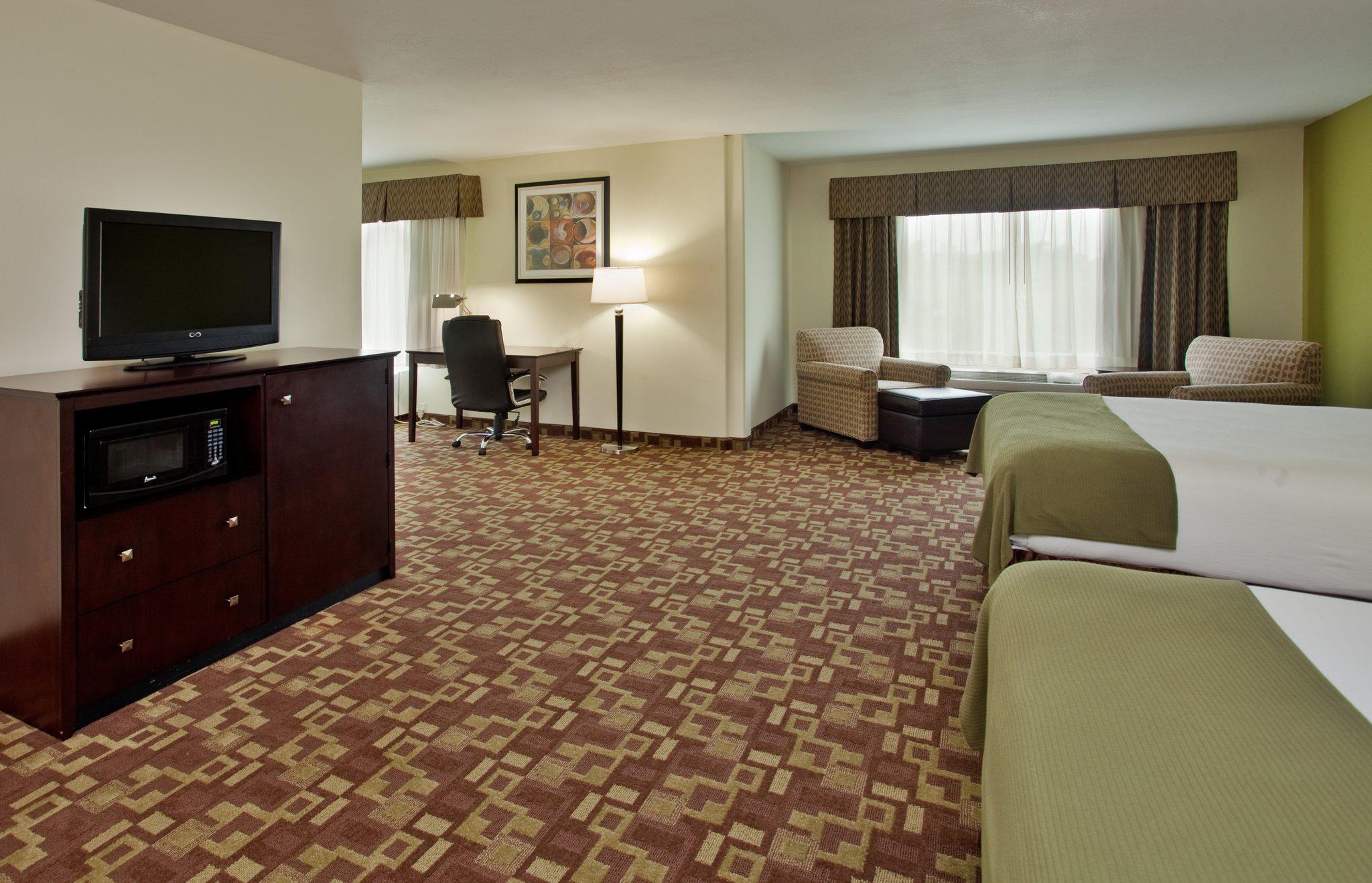 Holiday Inn Express & Suites Kansas City Sport Complex Area Photo