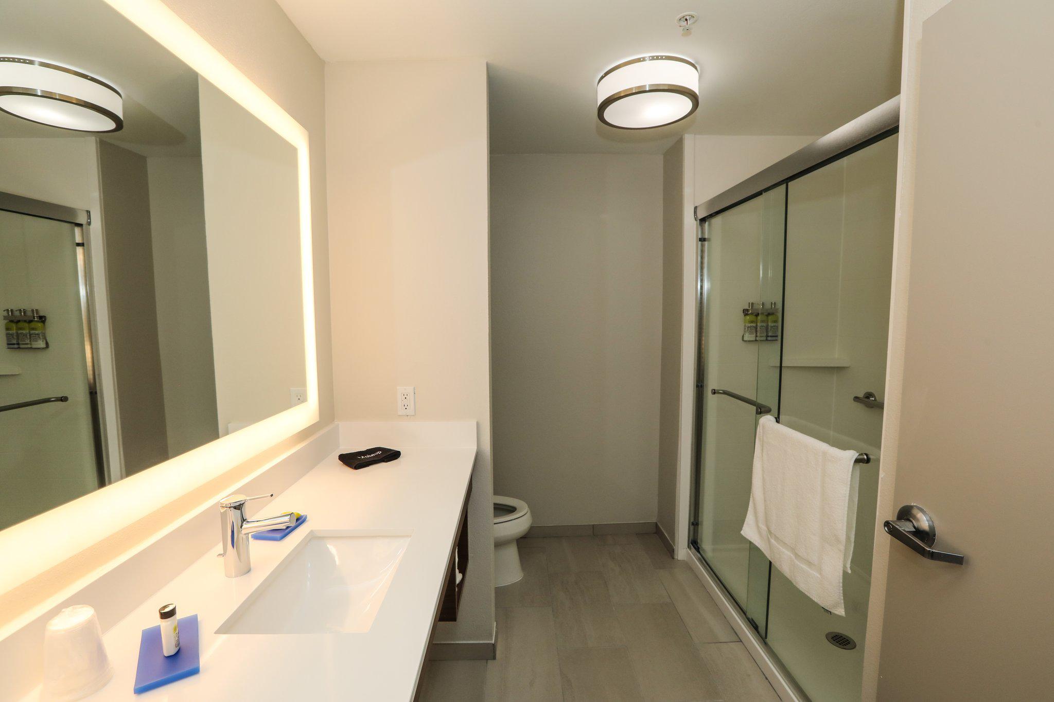 Holiday Inn Express Hillsboro I-35 by IHG Image