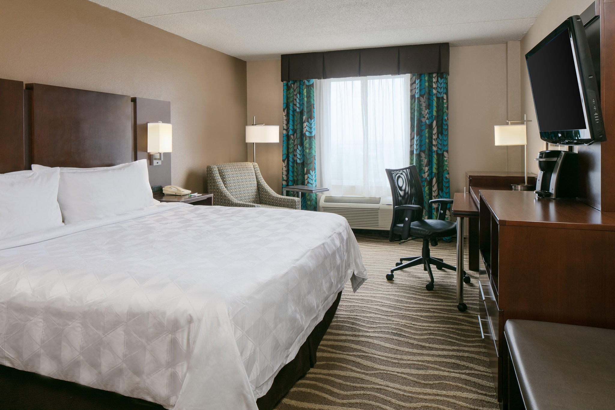 Holiday Inn & Suites Overland Park-West Photo