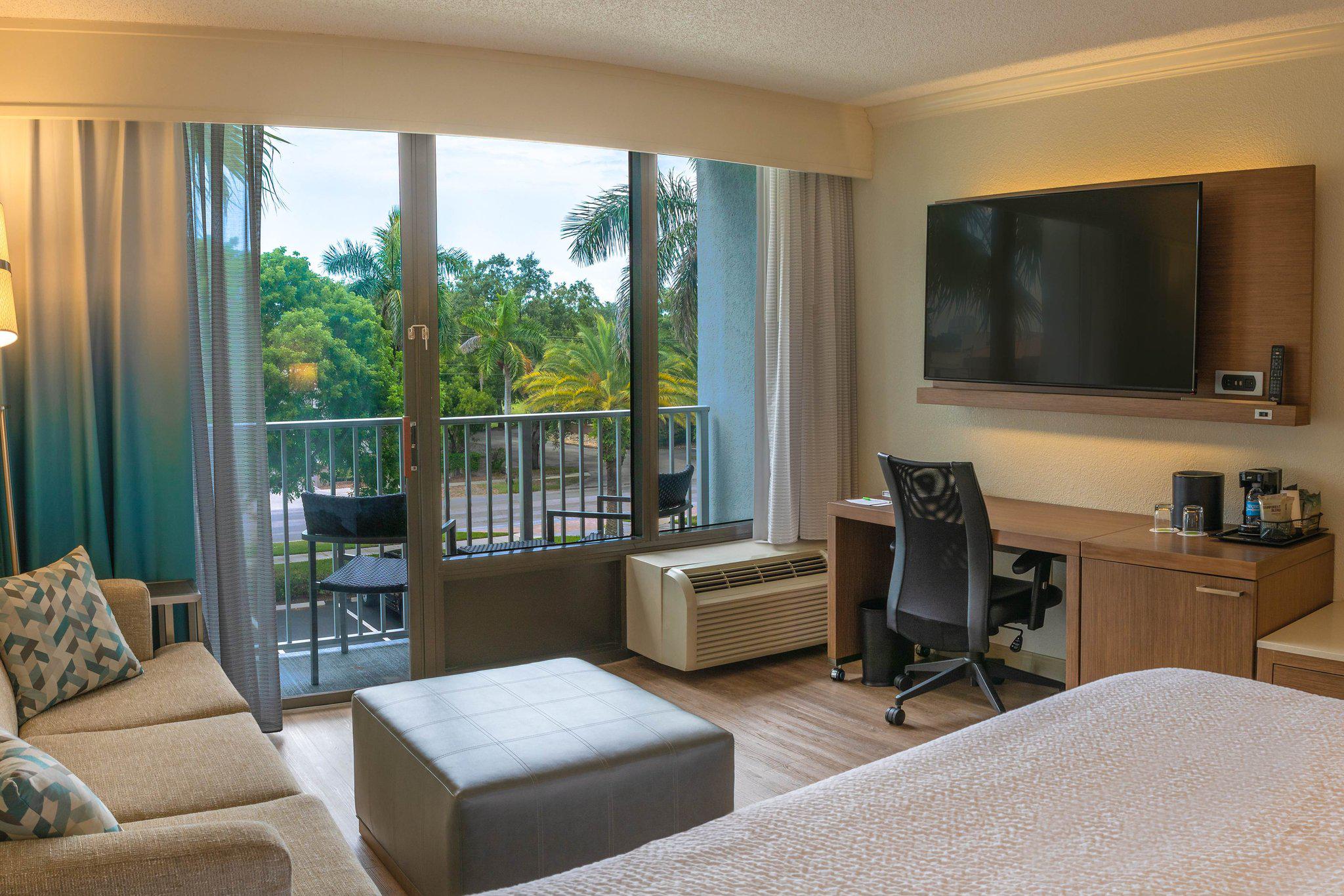 Courtyard by Marriott Naples Photo