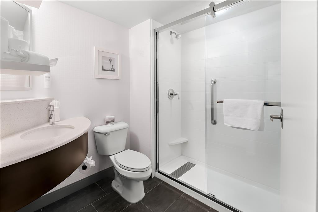 Hampton Inn & Suites Newtown Image