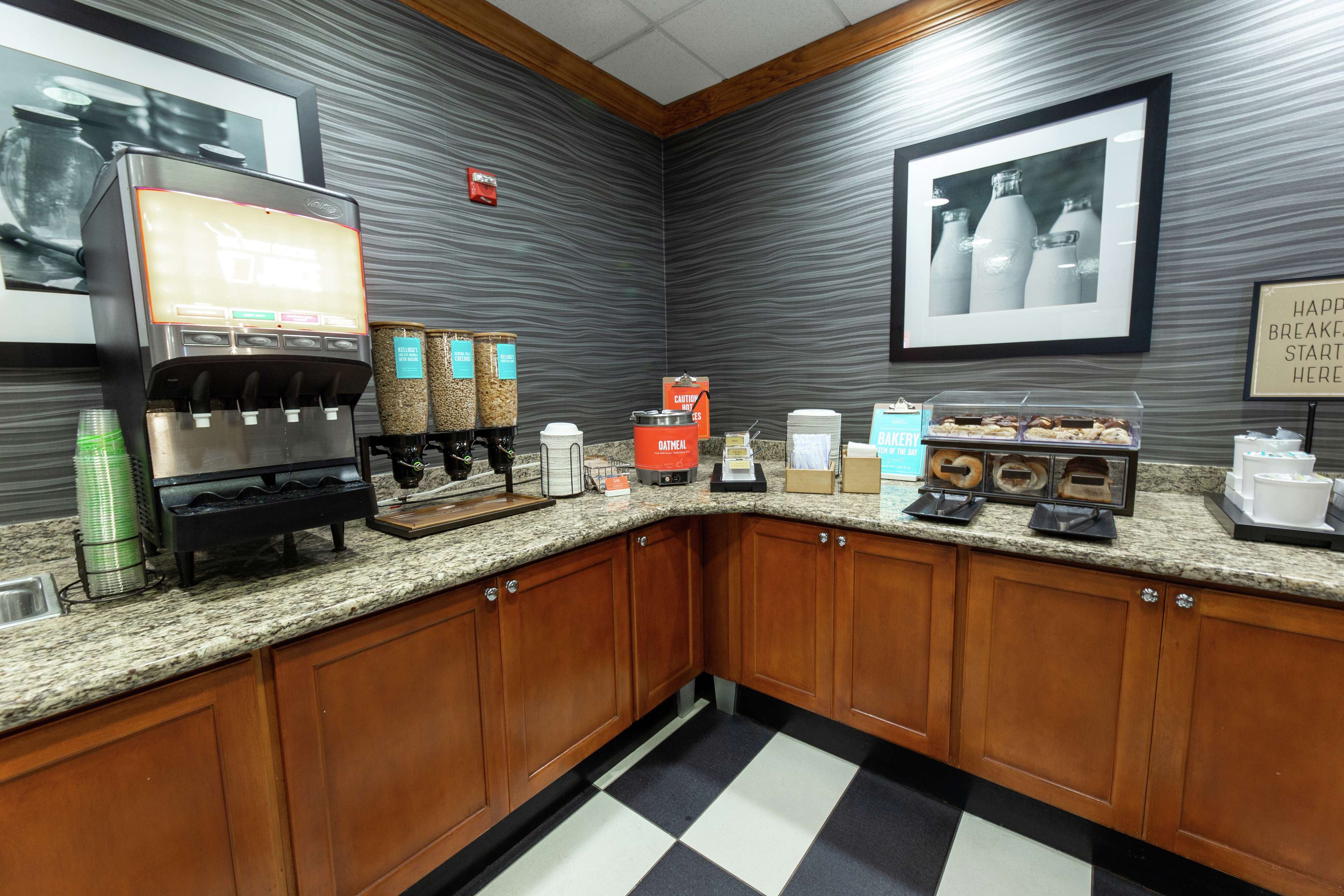 Hampton Inn & Suites Jacksonville Deerwood Park Photo