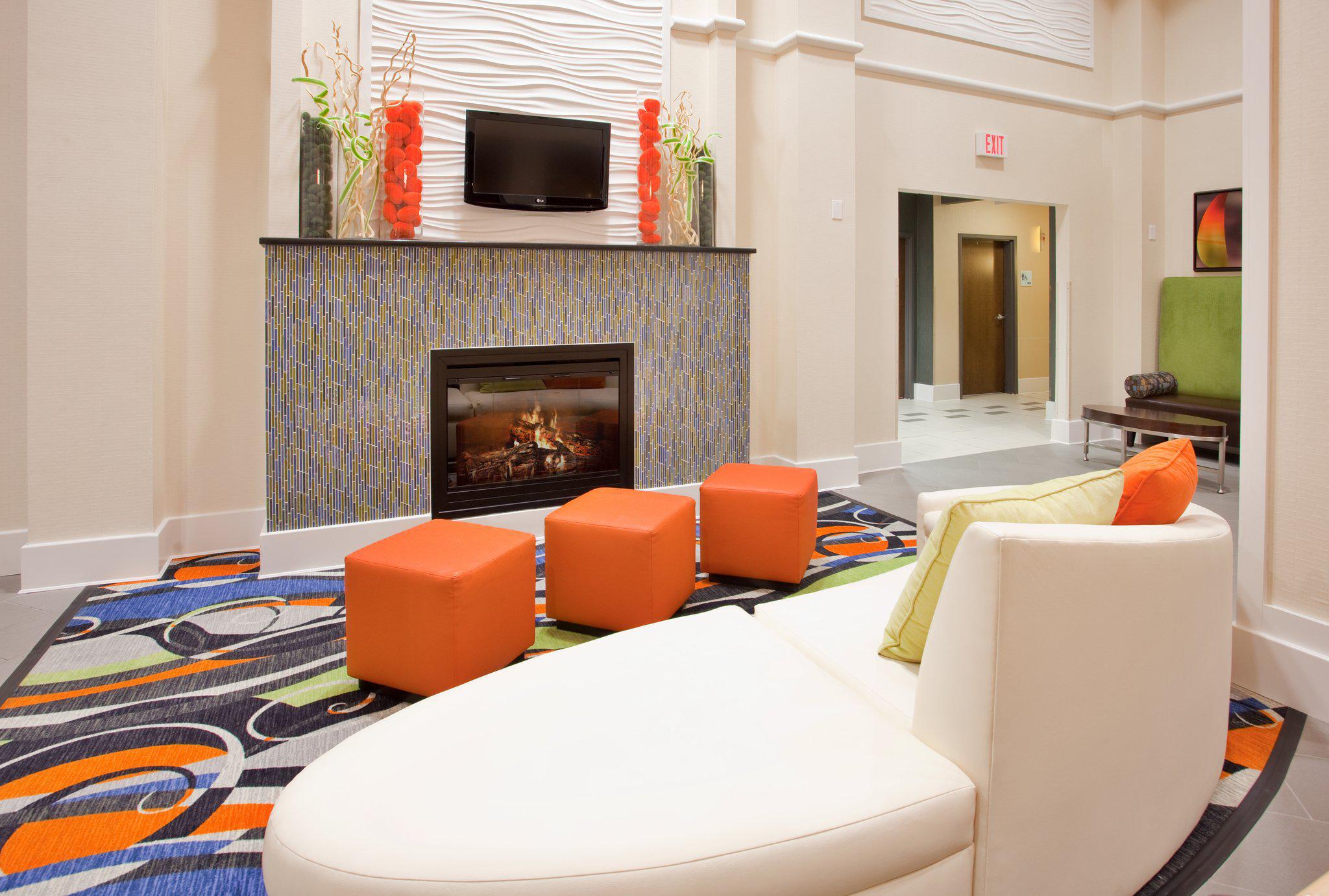 Holiday Inn Express & Suites Festus - South St. Louis Photo