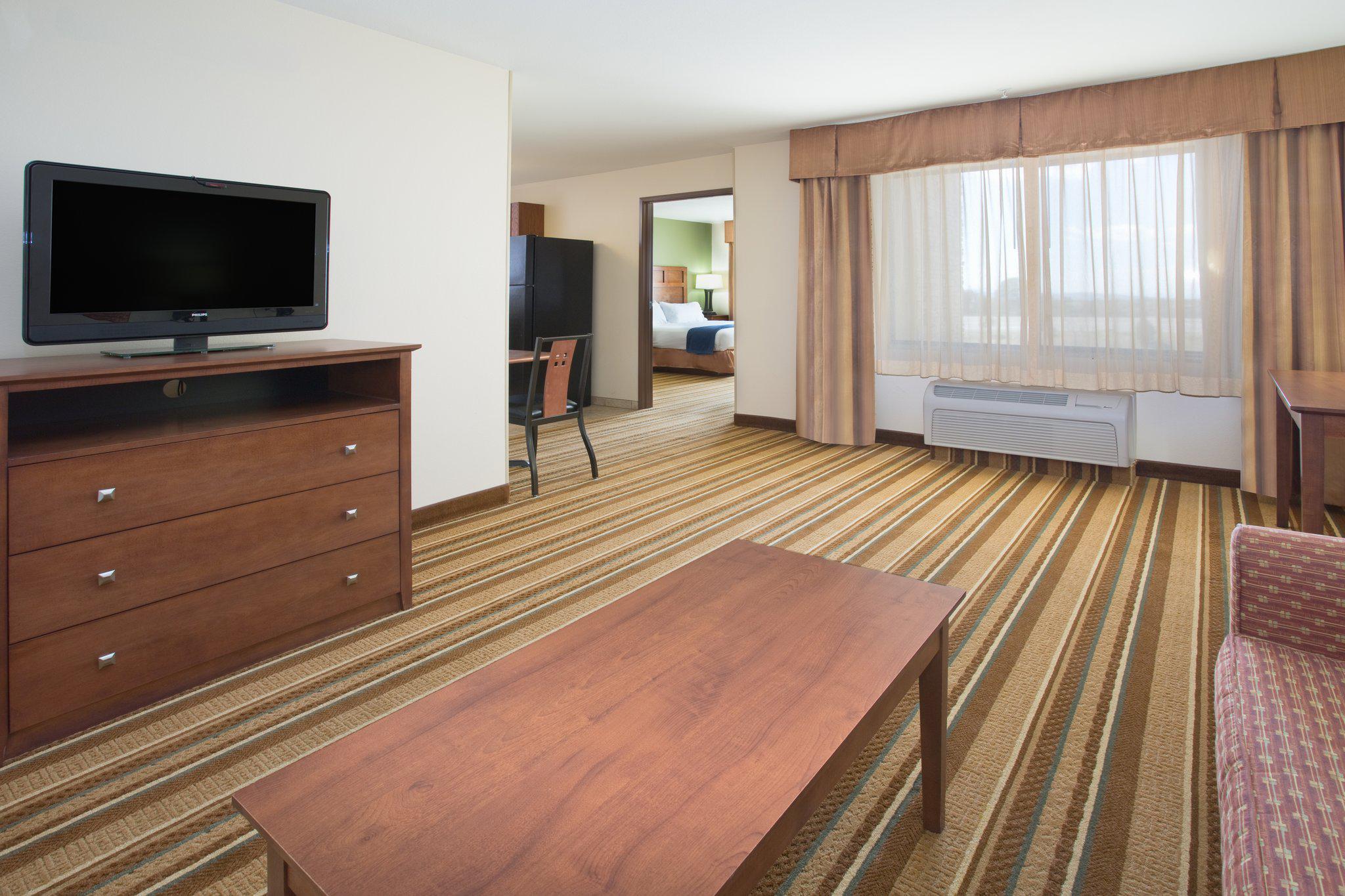 Holiday Inn Express & Suites Los Alamos Entrada Park Photo