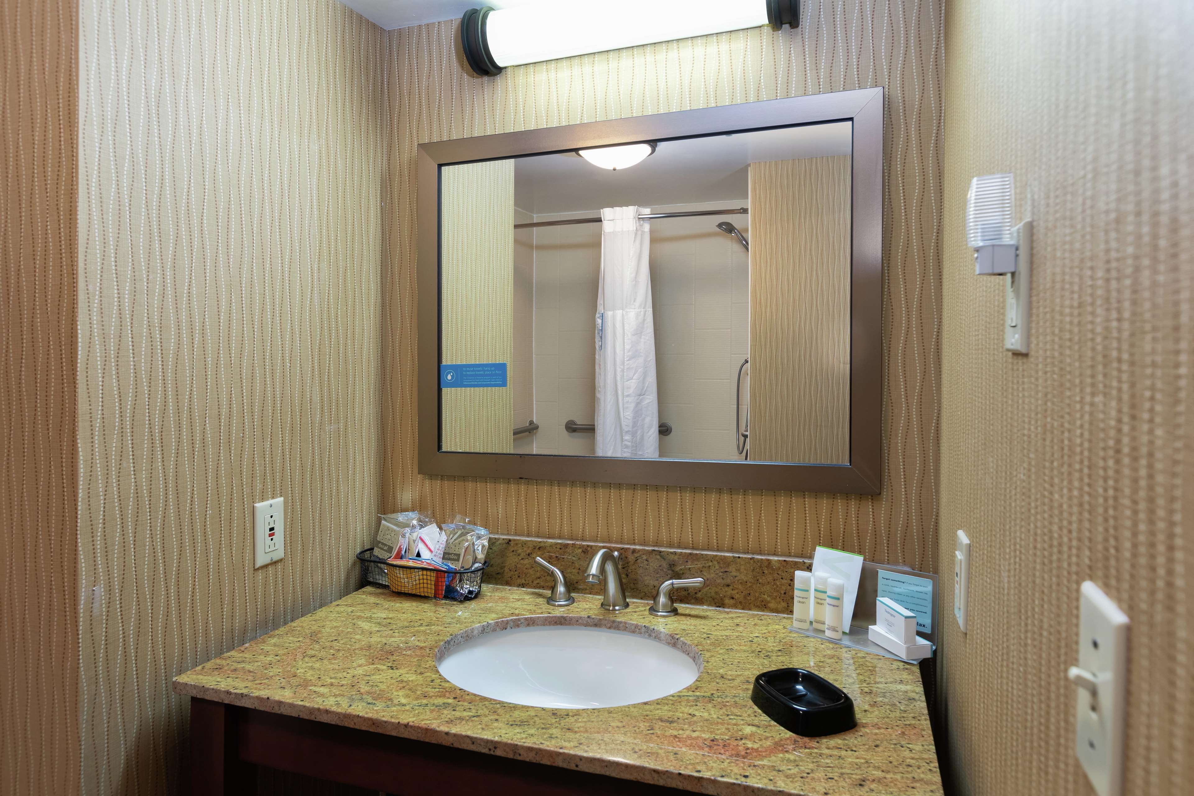 Hampton Inn Houma Photo