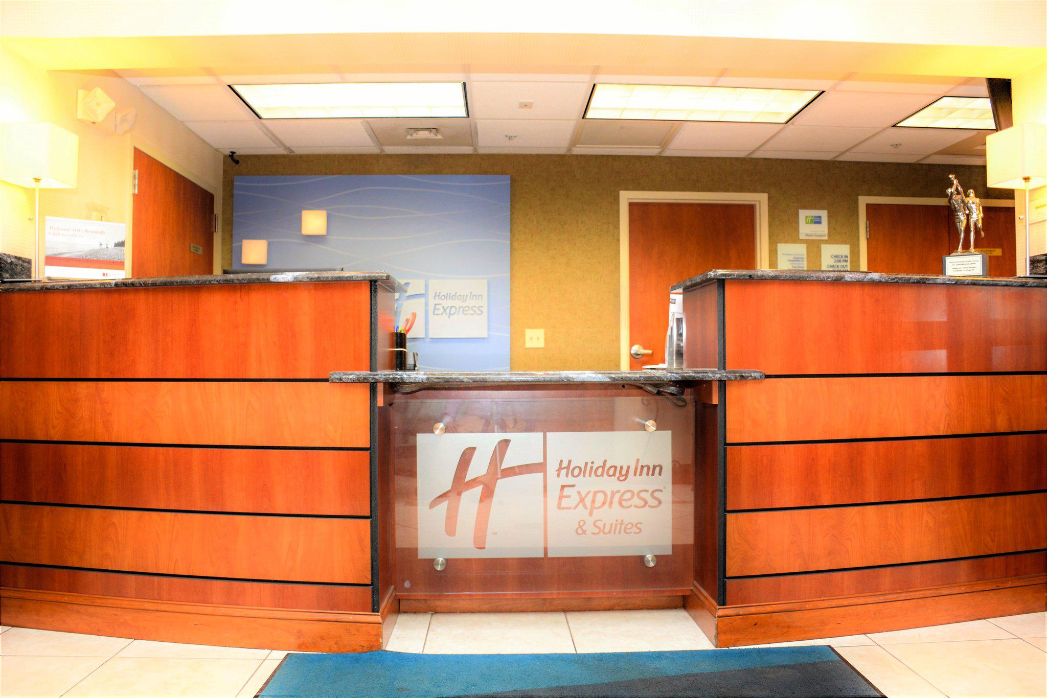 Holiday Inn Express & Suites Fayetteville-Ft. Bragg Photo