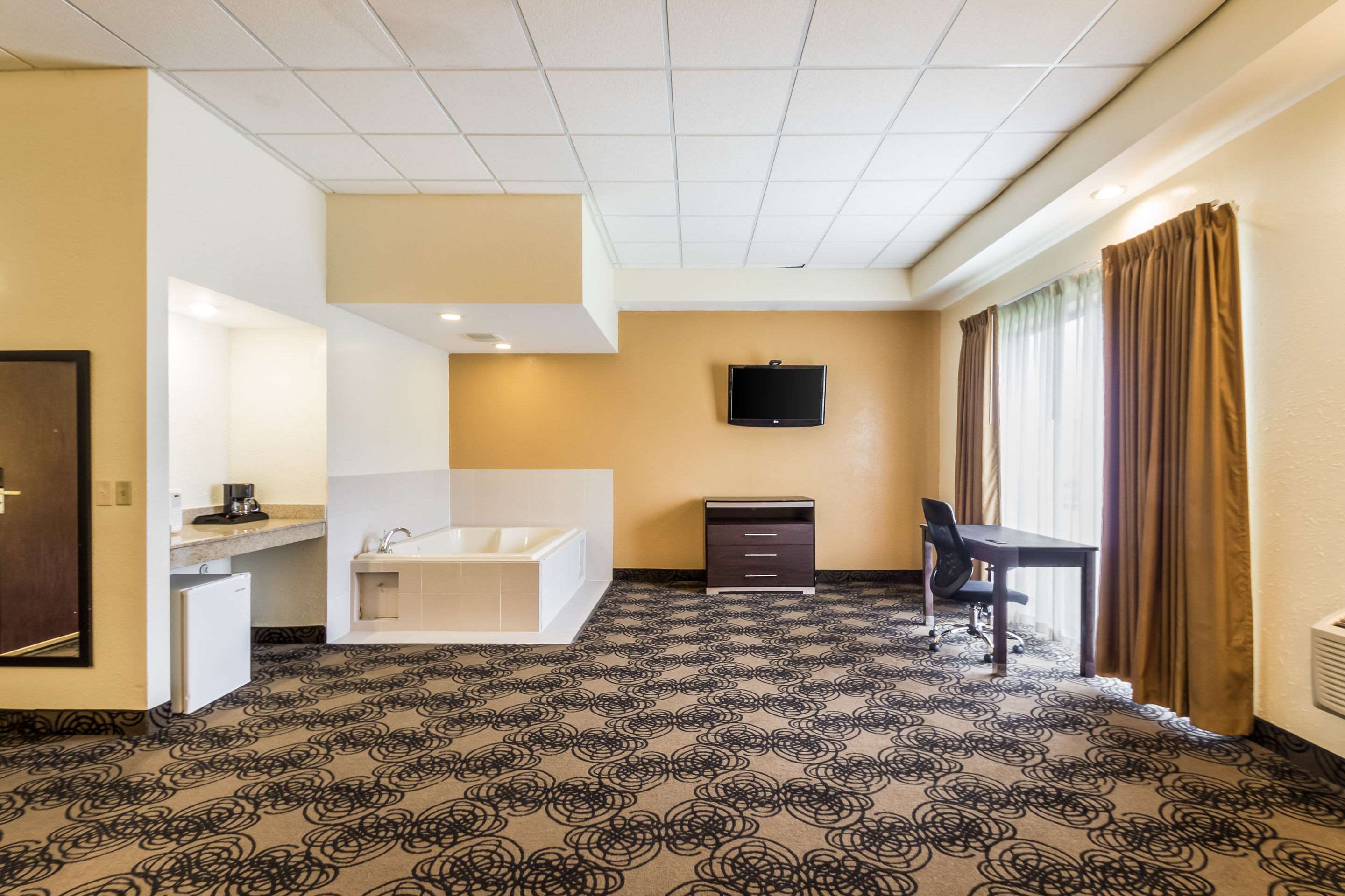Quality Suites Milwaukee Airport Photo