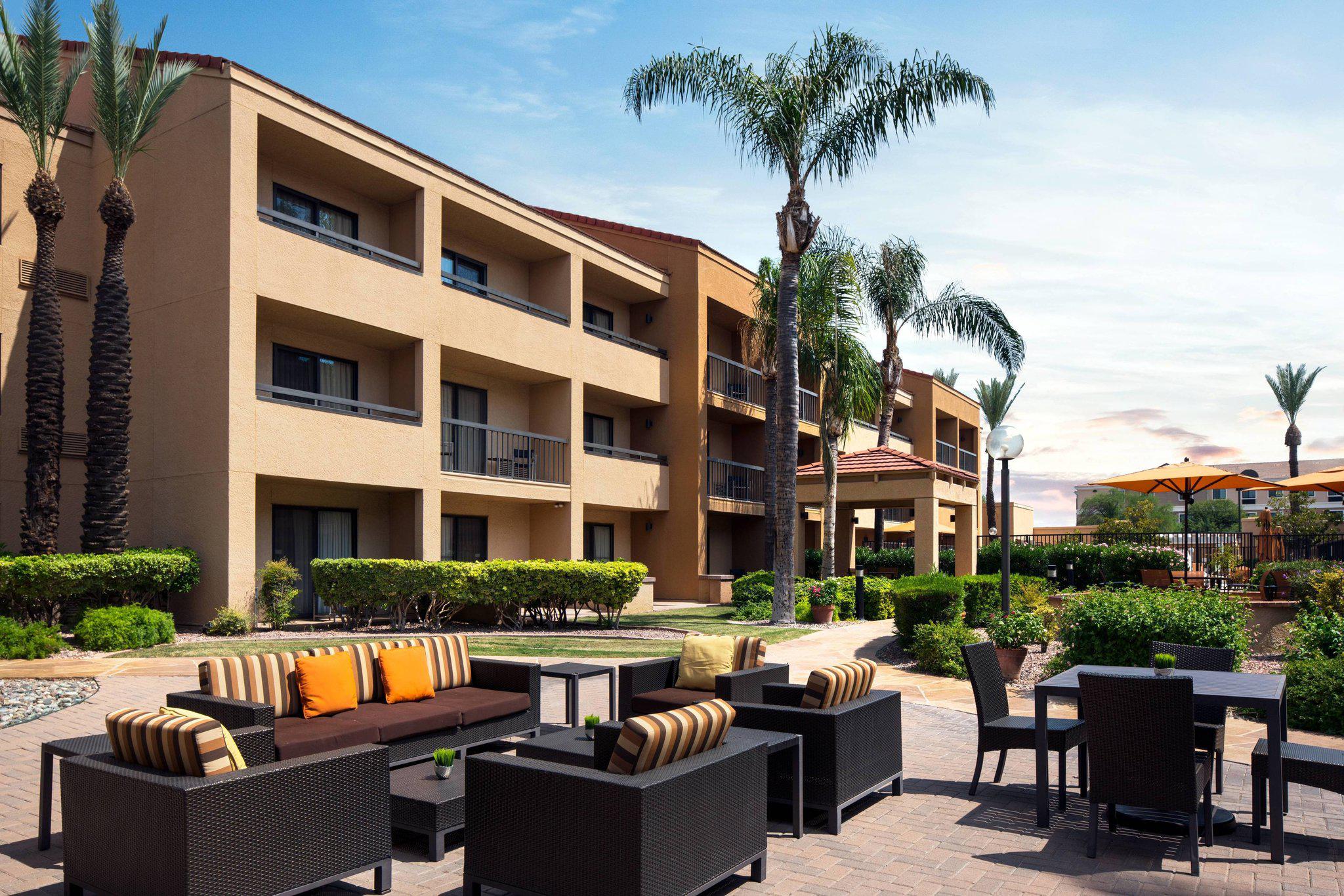 Courtyard by Marriott Tucson Airport Photo