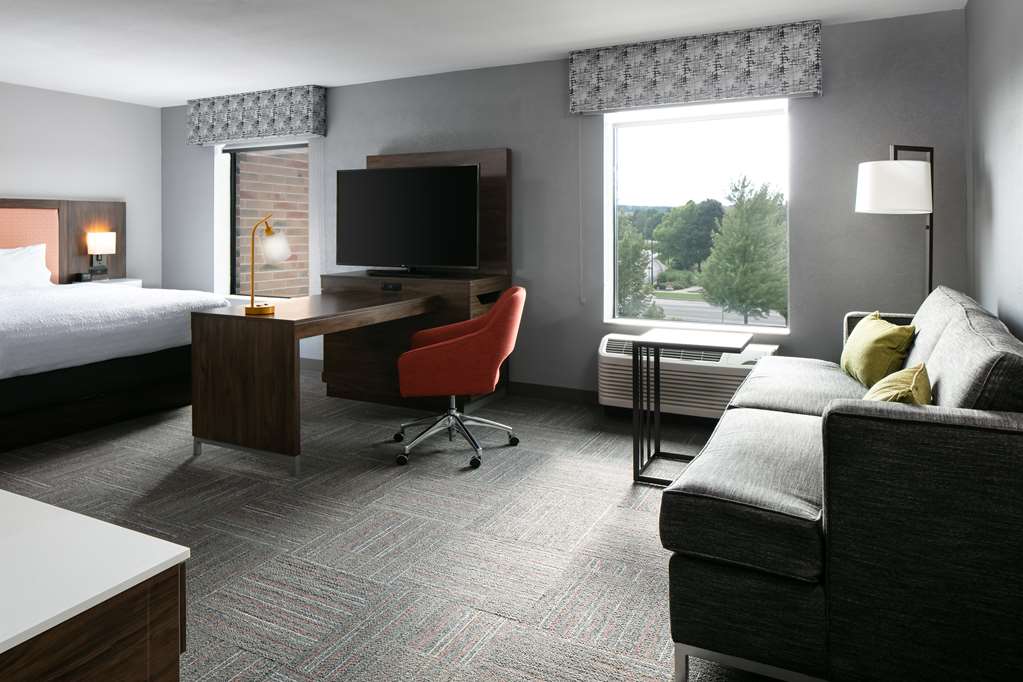 Hampton Inn & Suites by Hilton West Bend Image