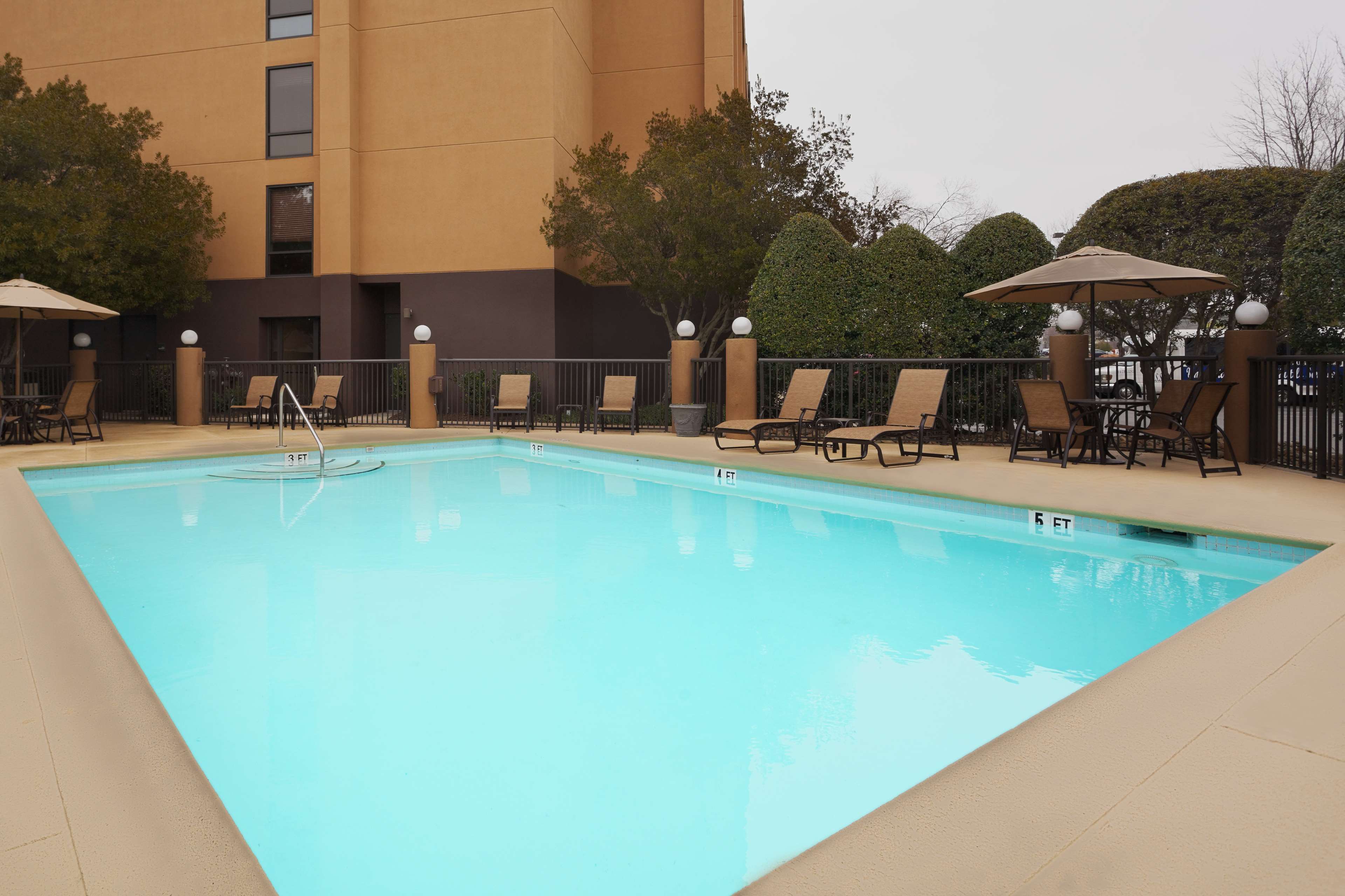 Hampton Inn Charlotte-University Place Photo