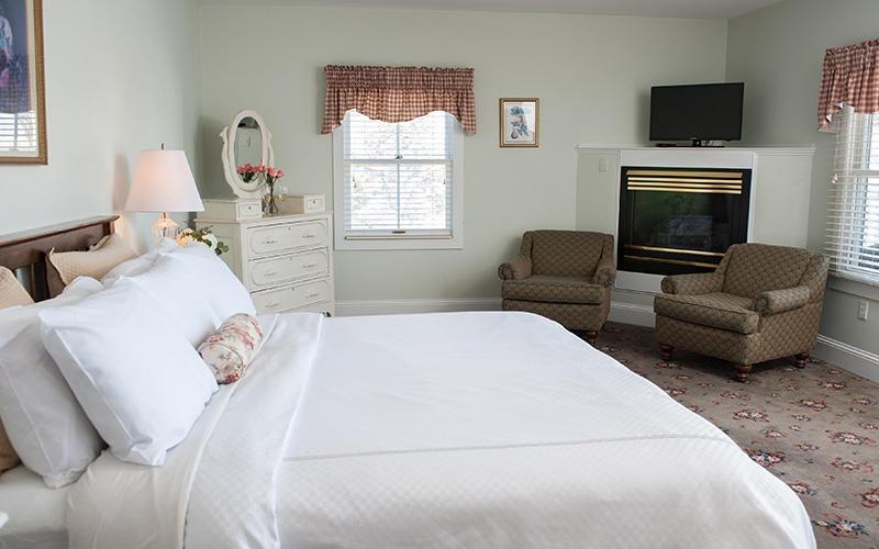 The Oaks Waterfront Inn & Events Photo