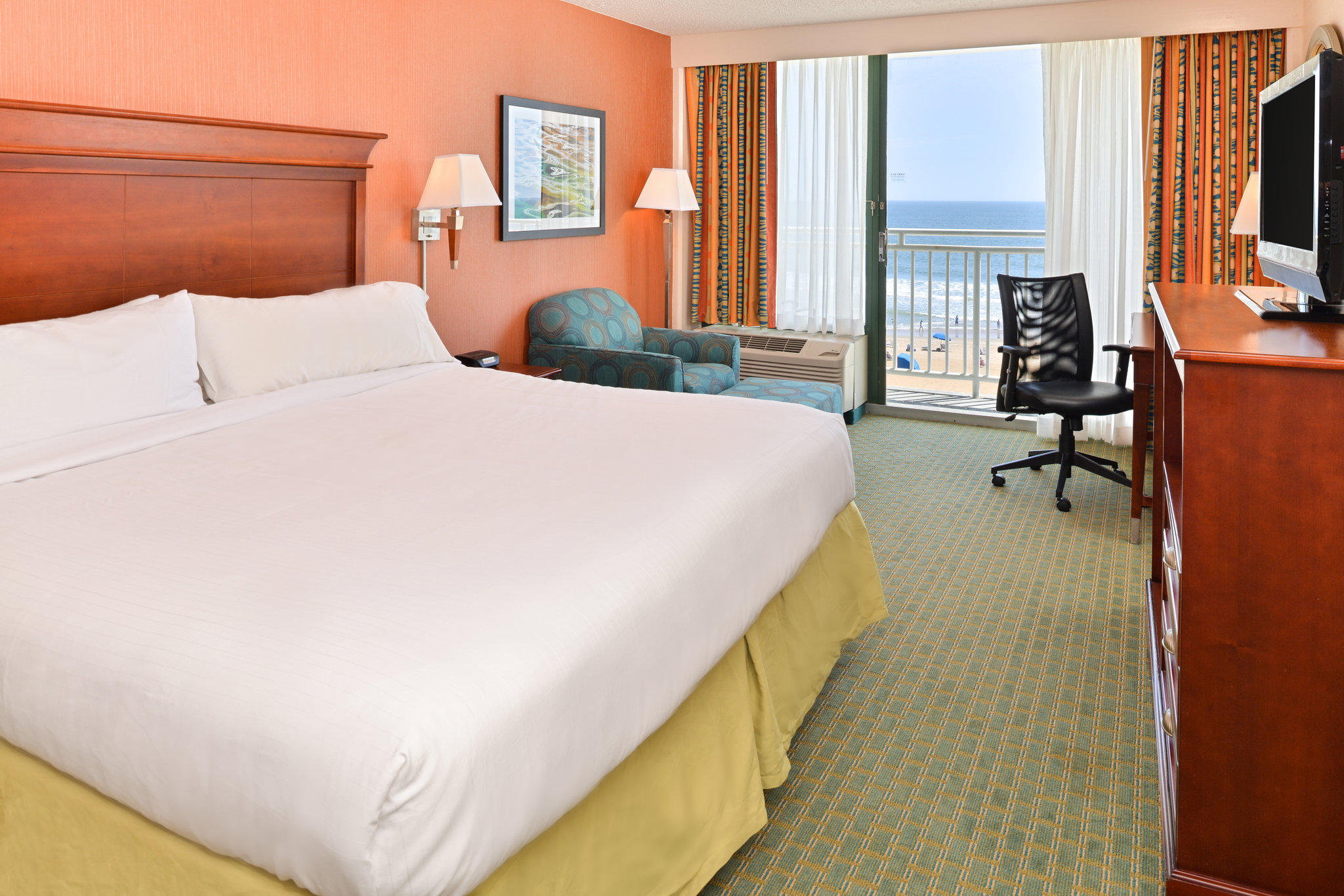 Holiday Inn Express & Suites VA Beach Oceanfront Photo