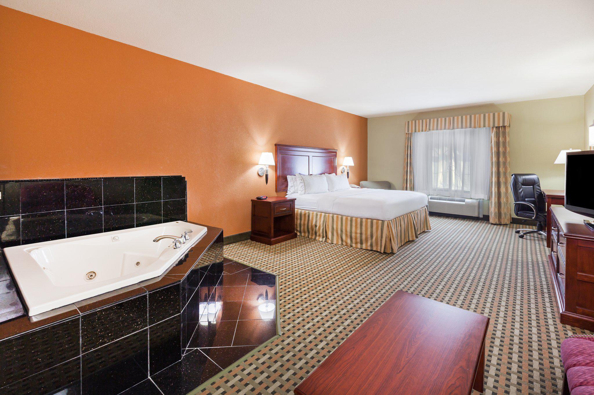 Holiday Inn Express & Suites Amarillo East Photo