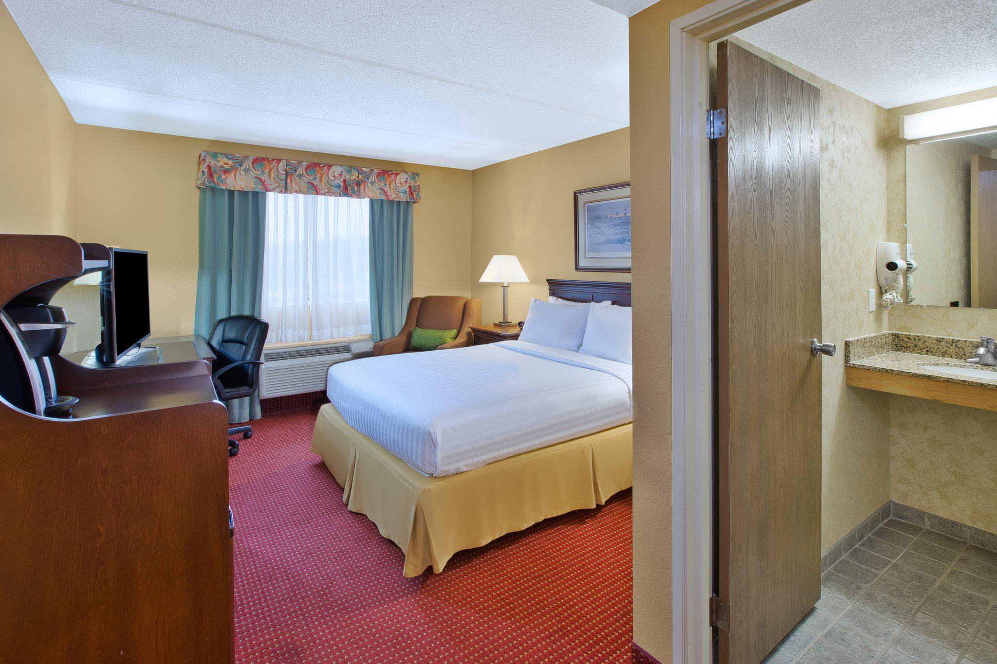 Holiday Inn Express Irwin (PA Tpk Exit 67) Photo