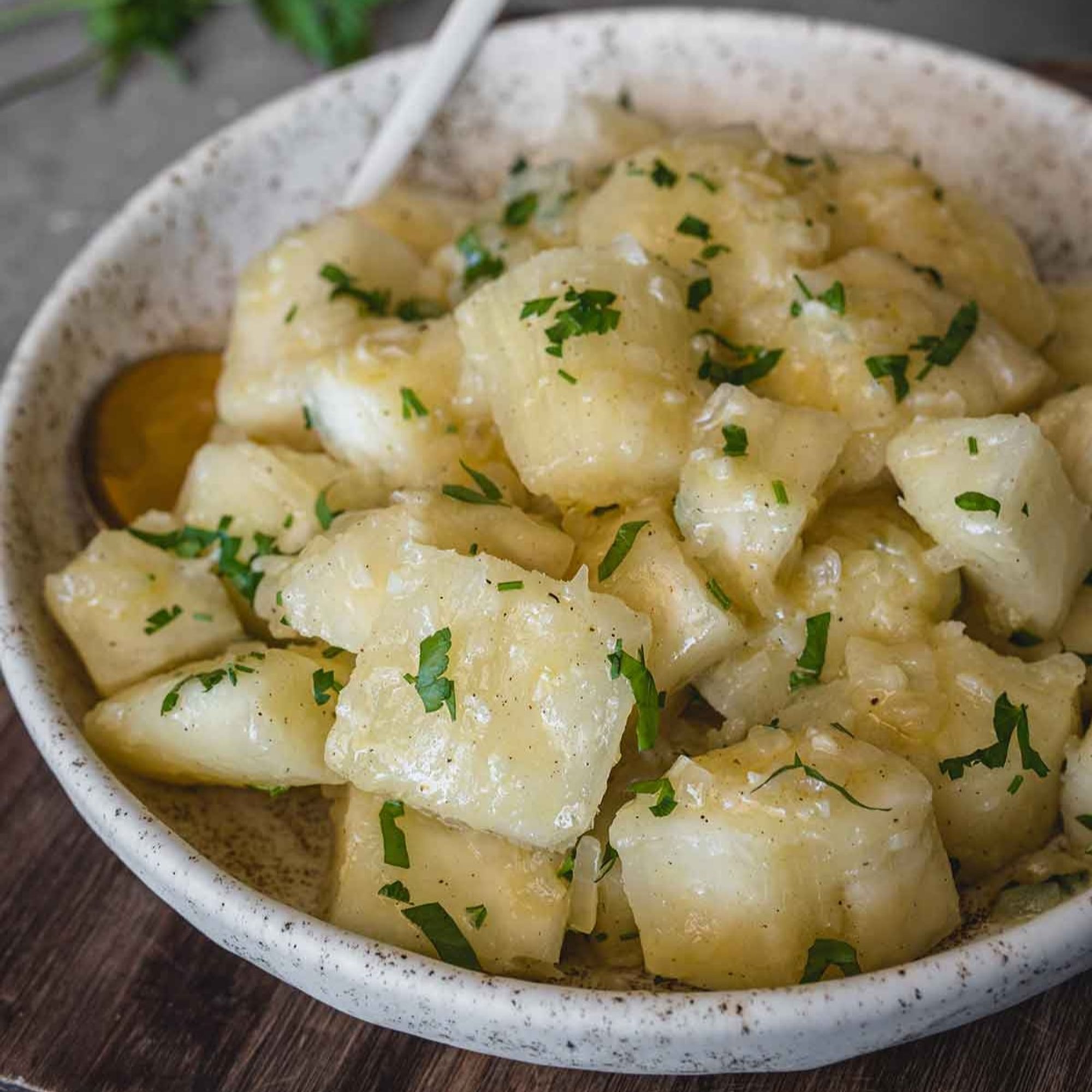 Yuca con mojo tray