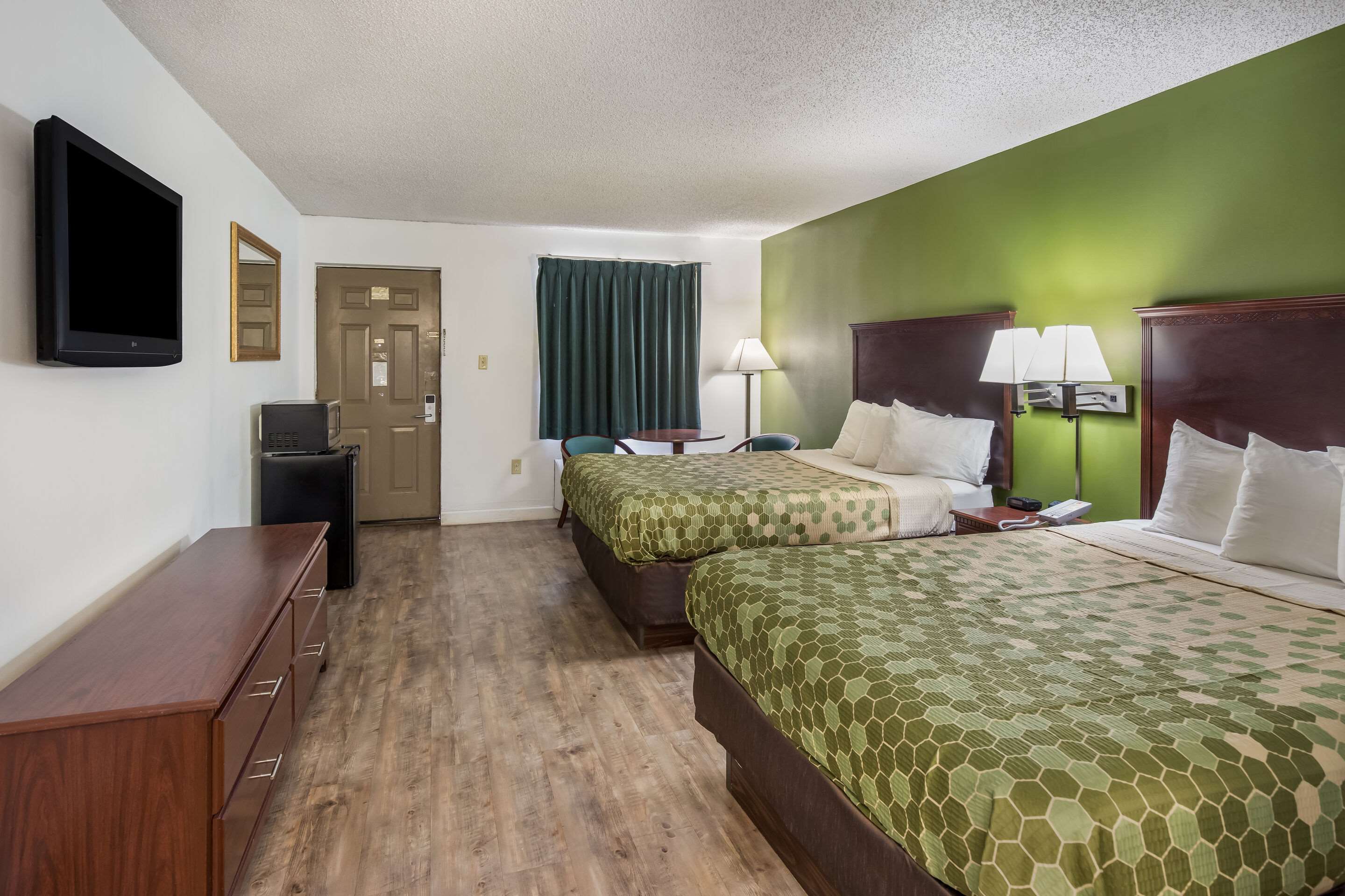 Econo Lodge Inn & Suites East Photo