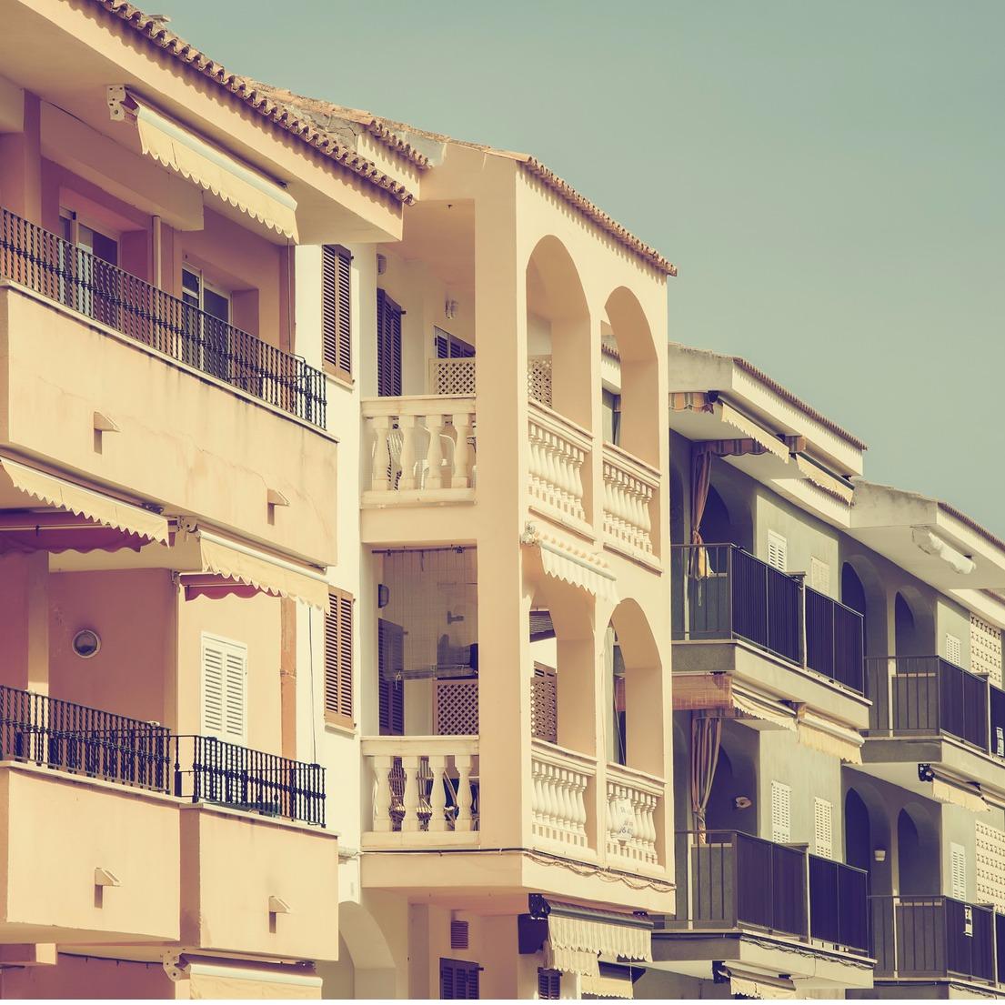 Muzzie Enterprises LLC Logo