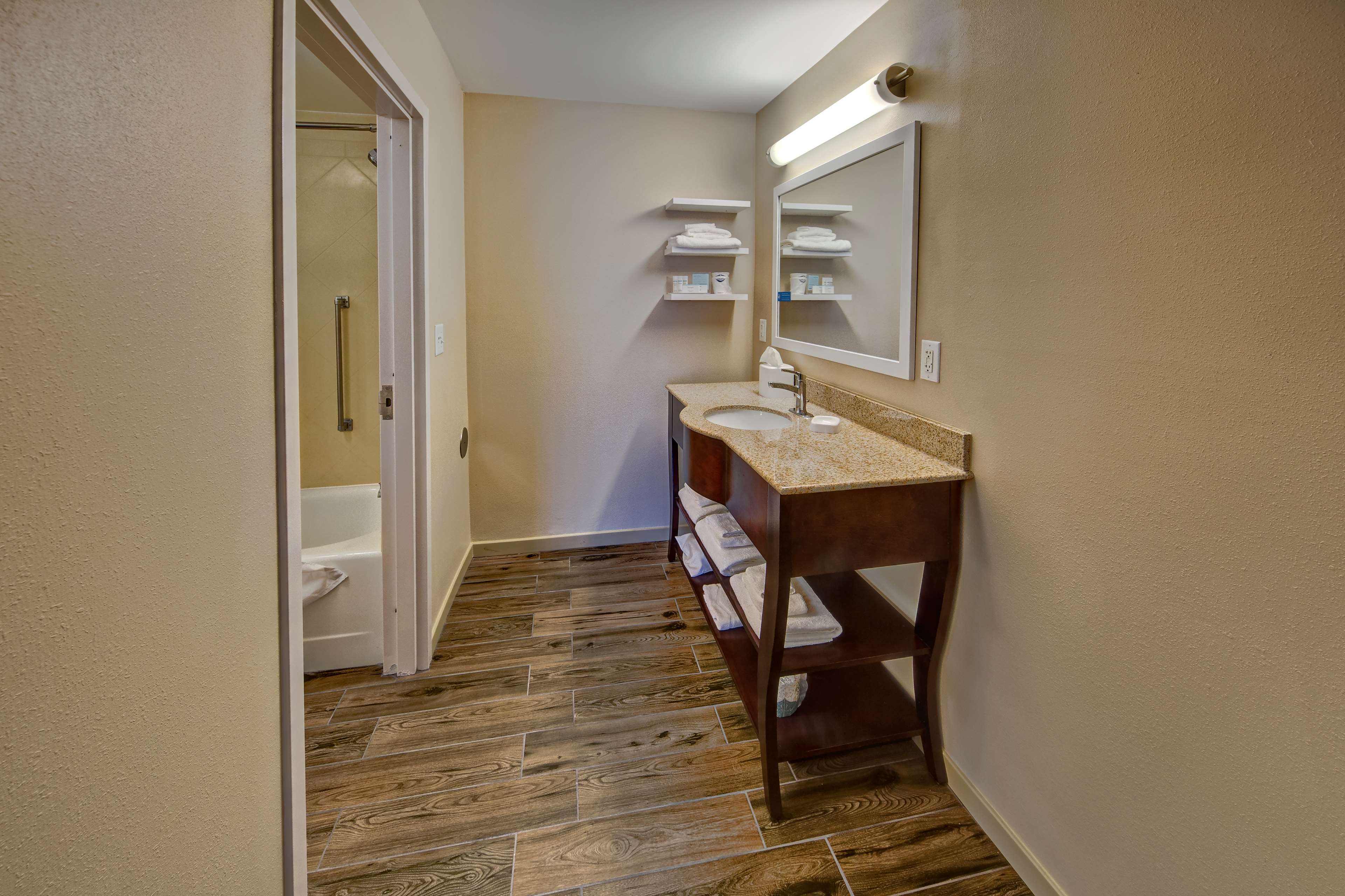 Guest room bath