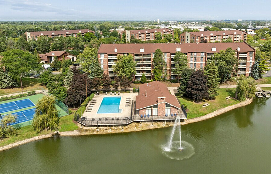 Lake+House Apartments
