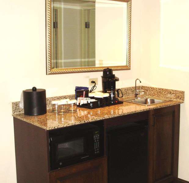 Images Embassy Suites by Hilton Philadelphia Airport
