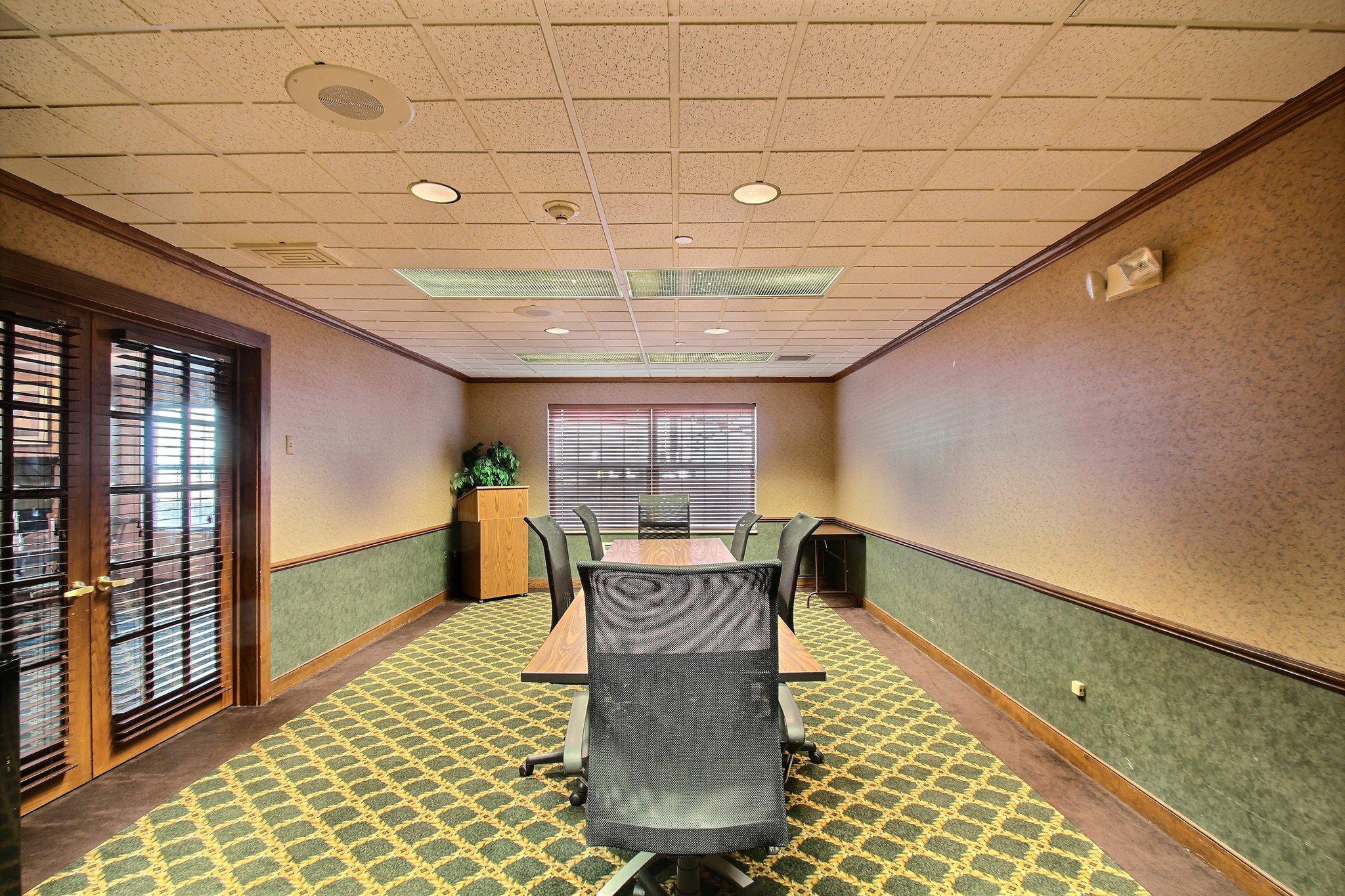 Holiday Inn Express & Suites Oshkosh-Sr 41 Photo