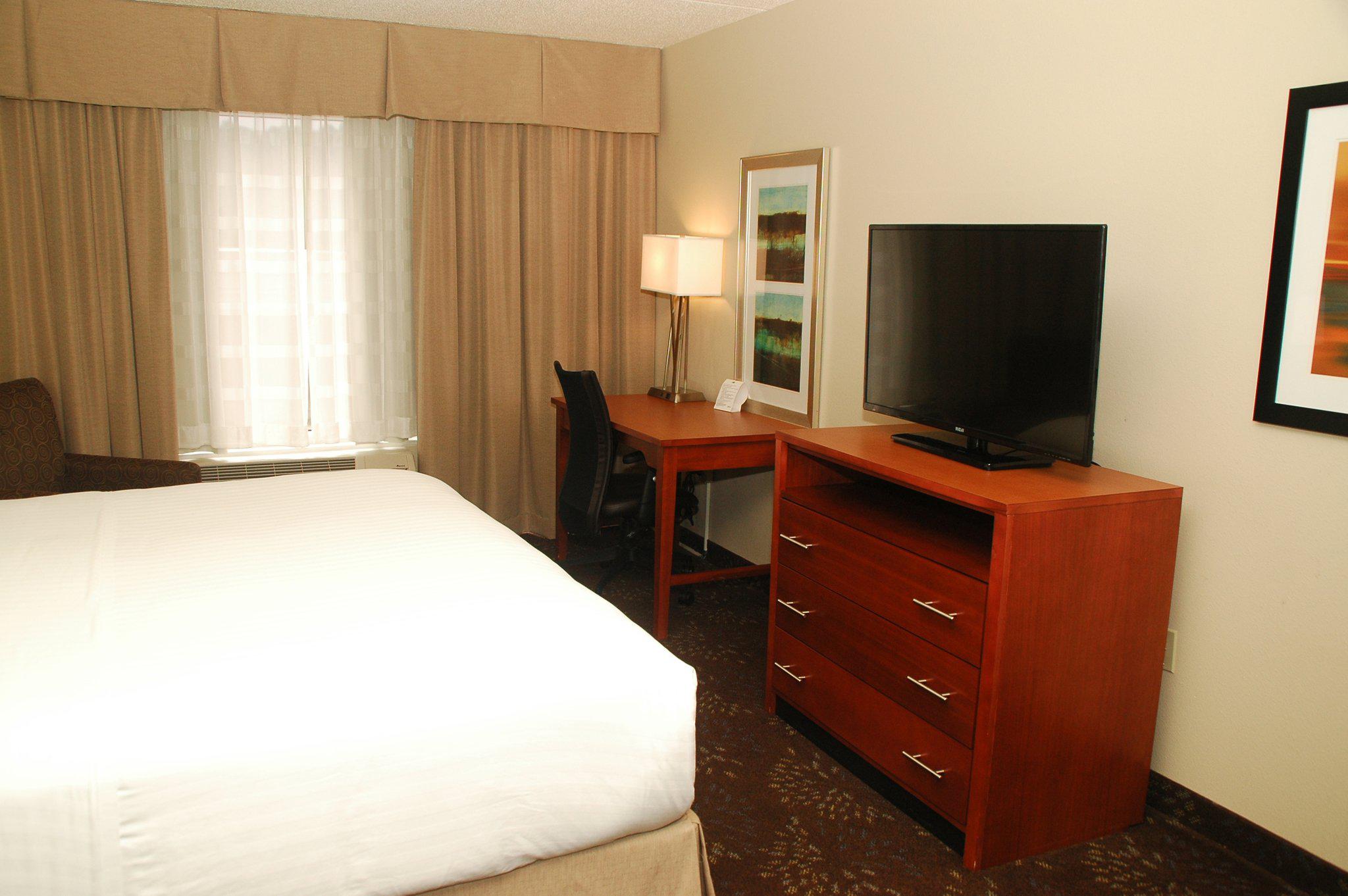 Holiday Inn Express & Suites Birmingham-Irondale (East) Photo