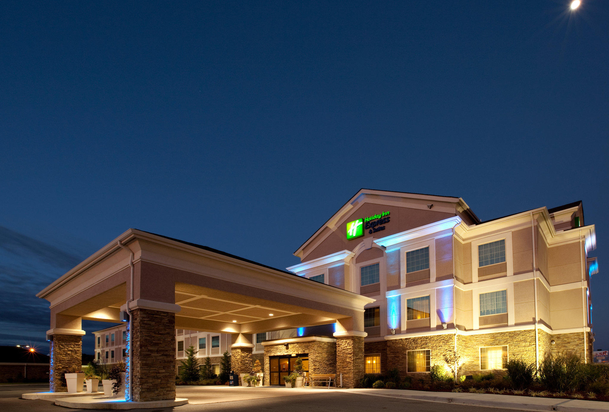 Holiday Inn Express & Suites Ada Photo