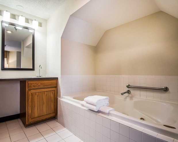 Images Sleep Inn & Suites Airport
