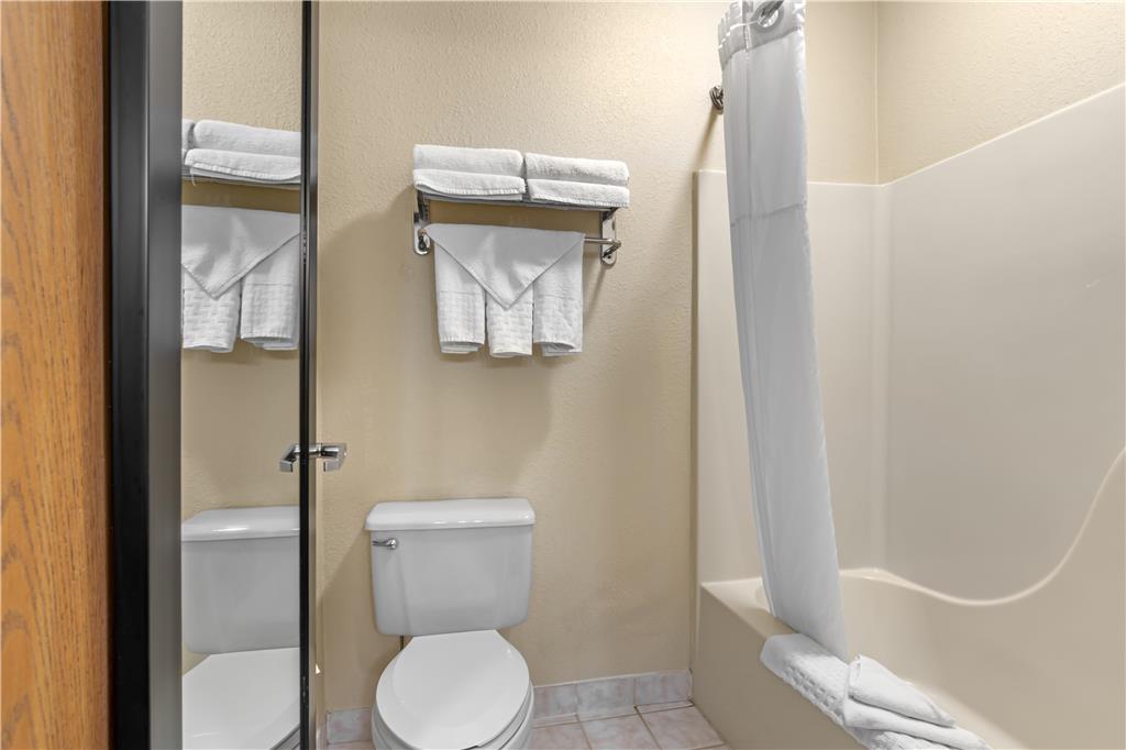 Best Western Teal Lake Inn Image