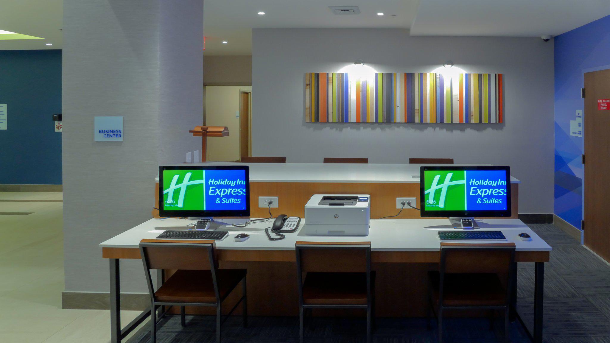 Holiday Inn Express & Suites Miami Airport East Photo