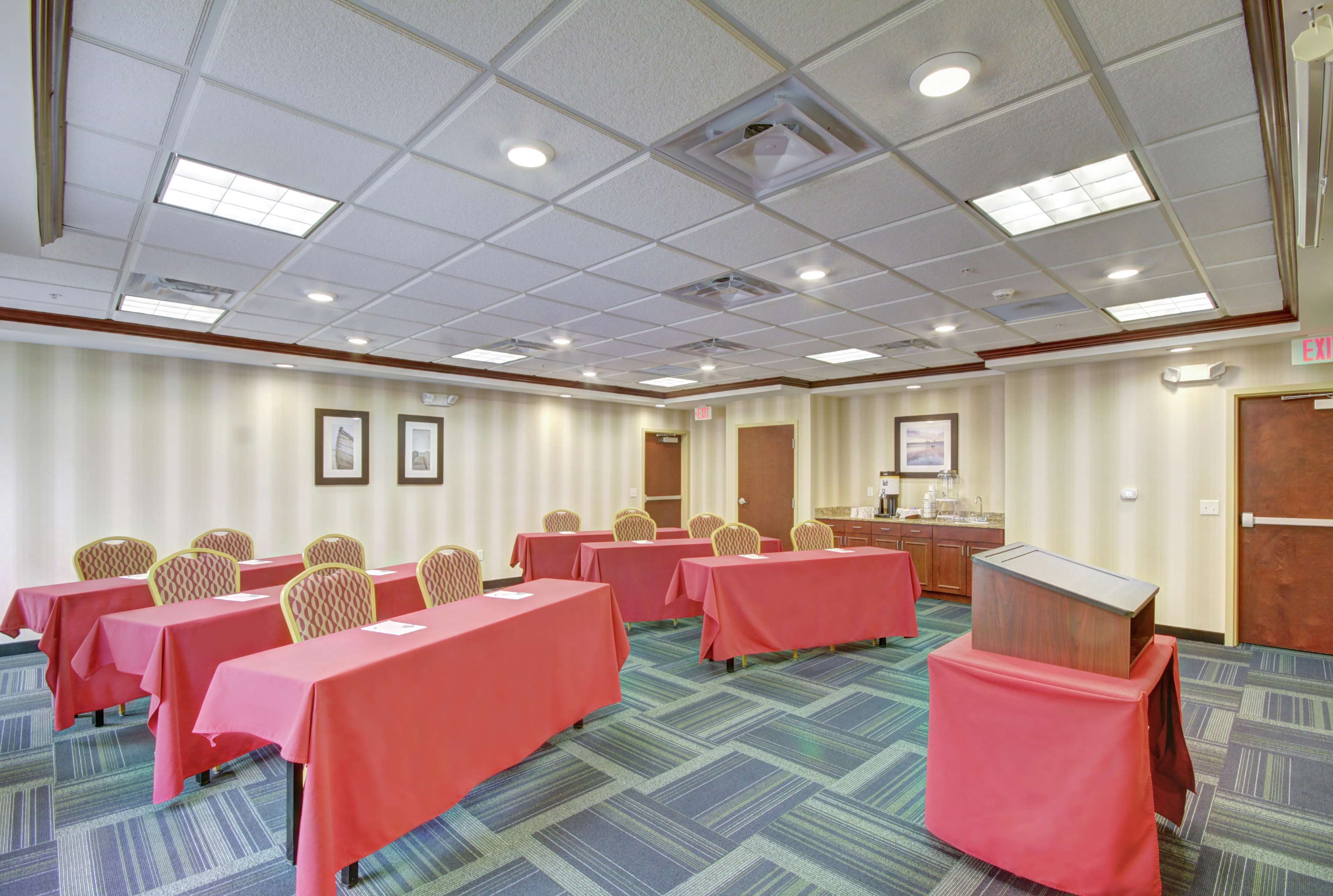 Hampton Inn & Suites Alexandria Photo