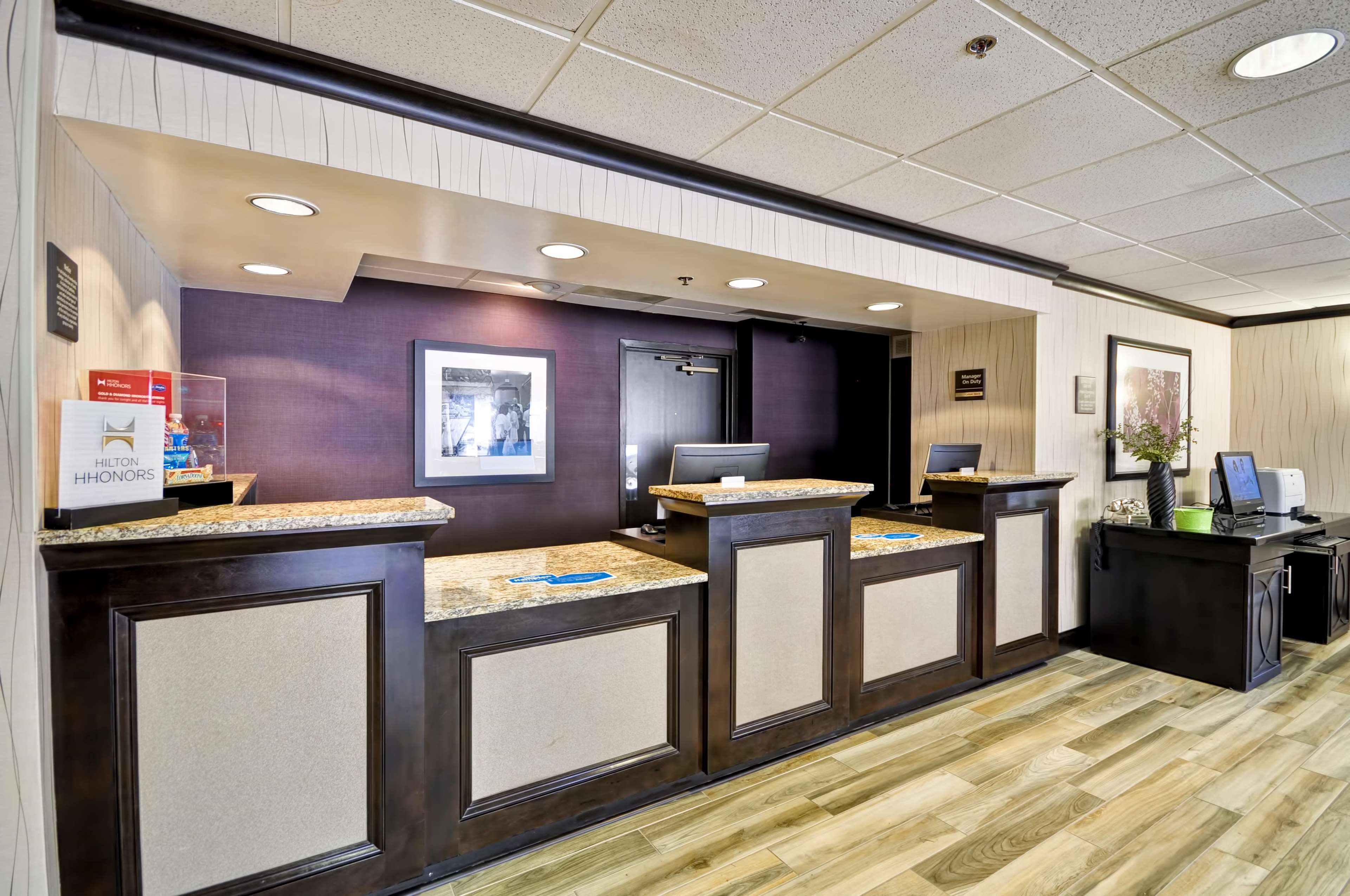 Hampton Inn Kansas City-Airport Photo